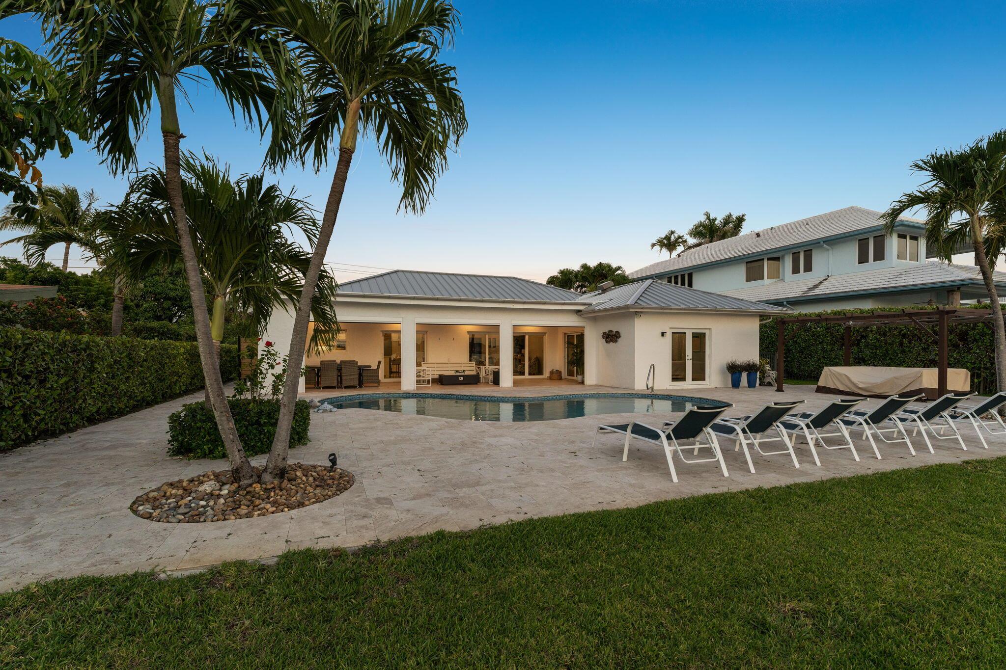 LAKE SHORES LANTANA - Residential