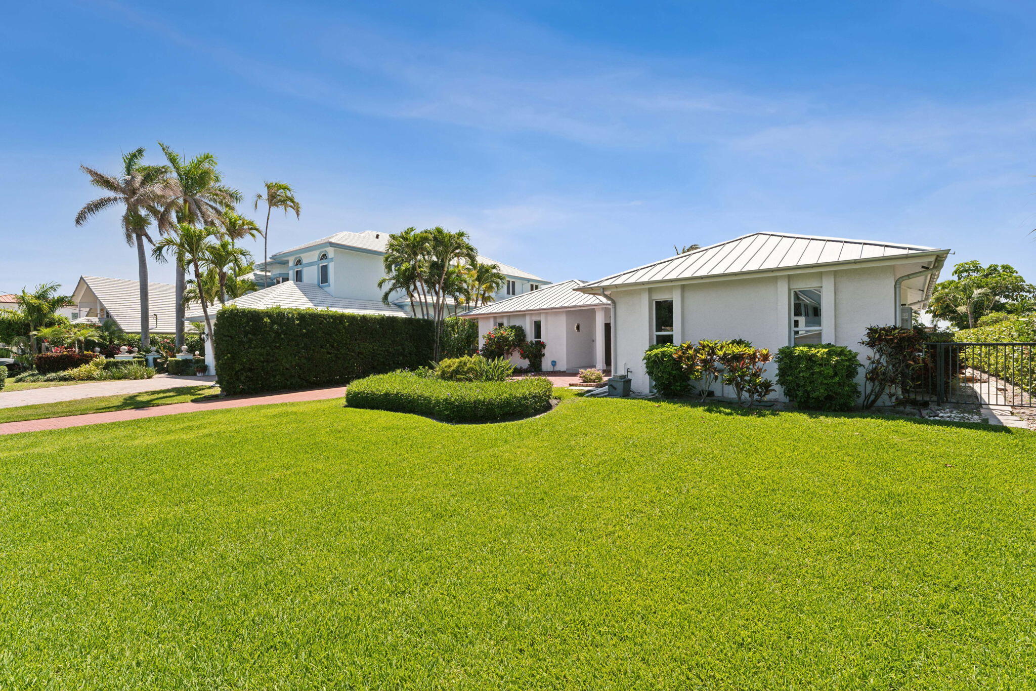 LAKE SHORES LANTANA - Residential