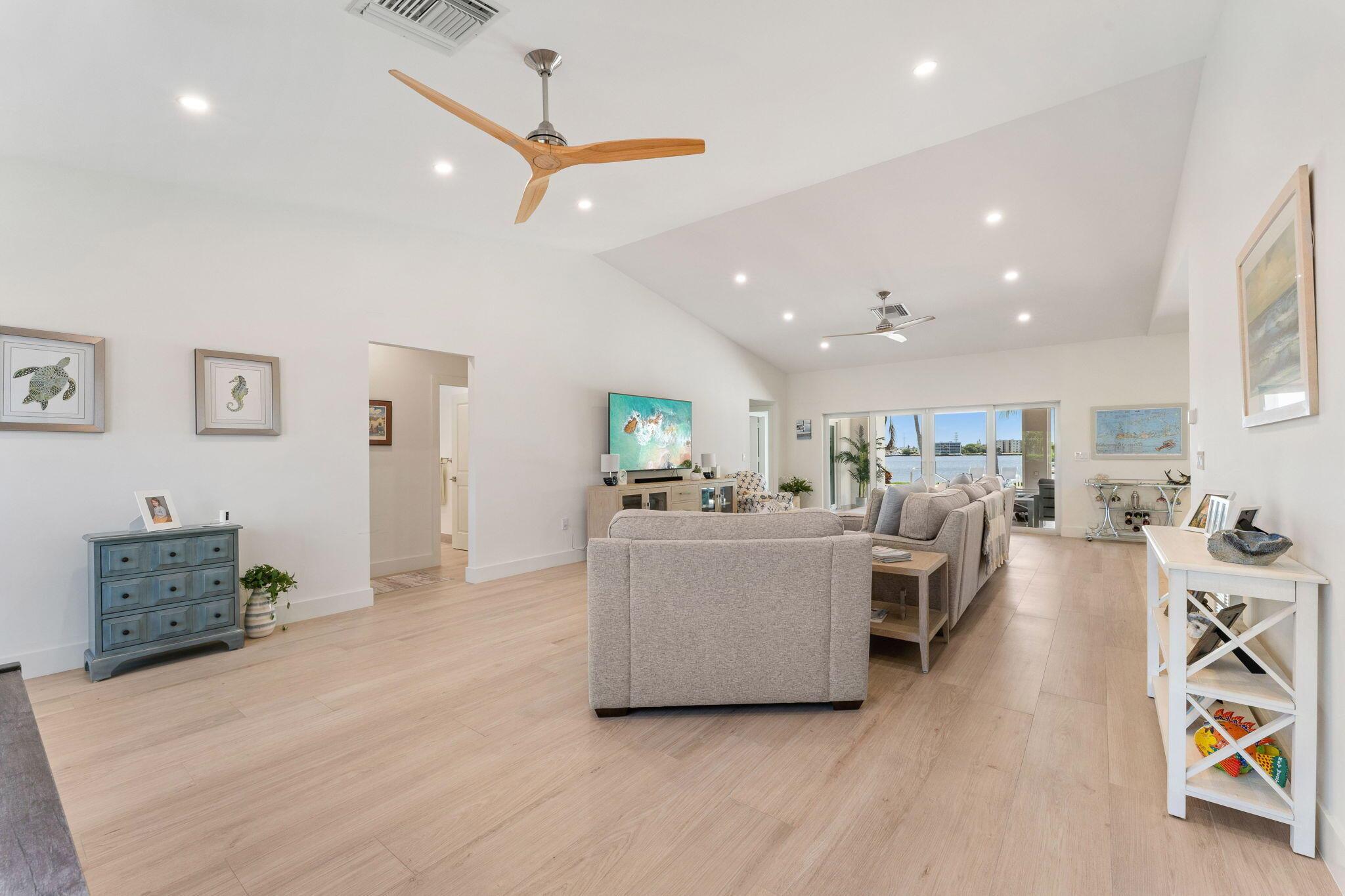 LAKE SHORES LANTANA - Residential