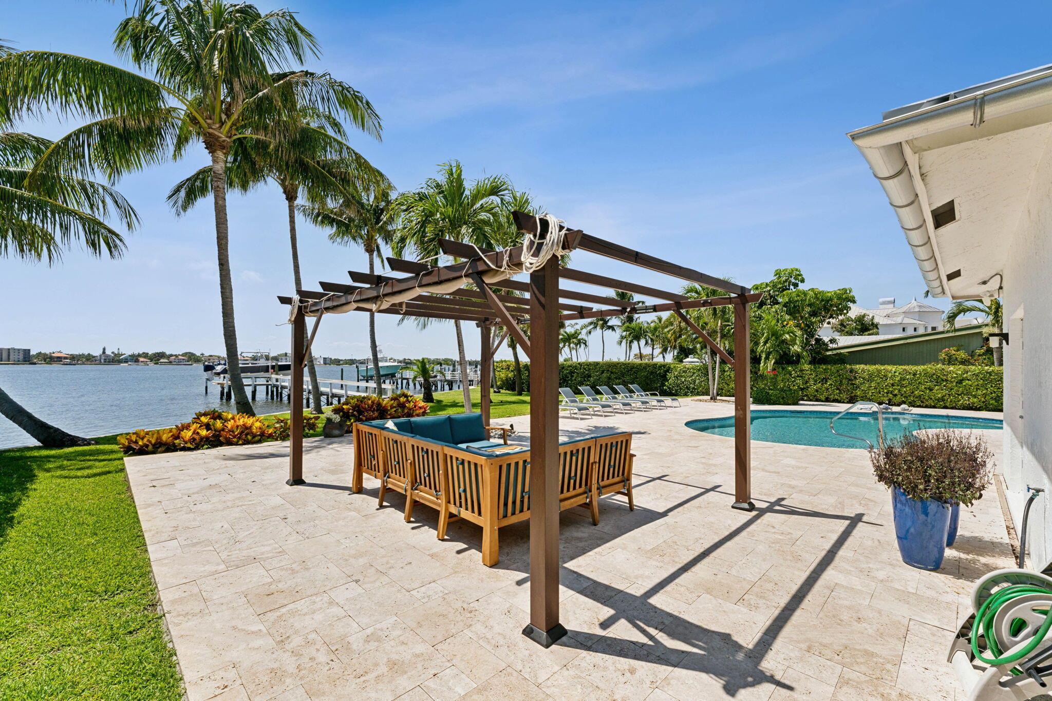 LAKE SHORES LANTANA - Residential