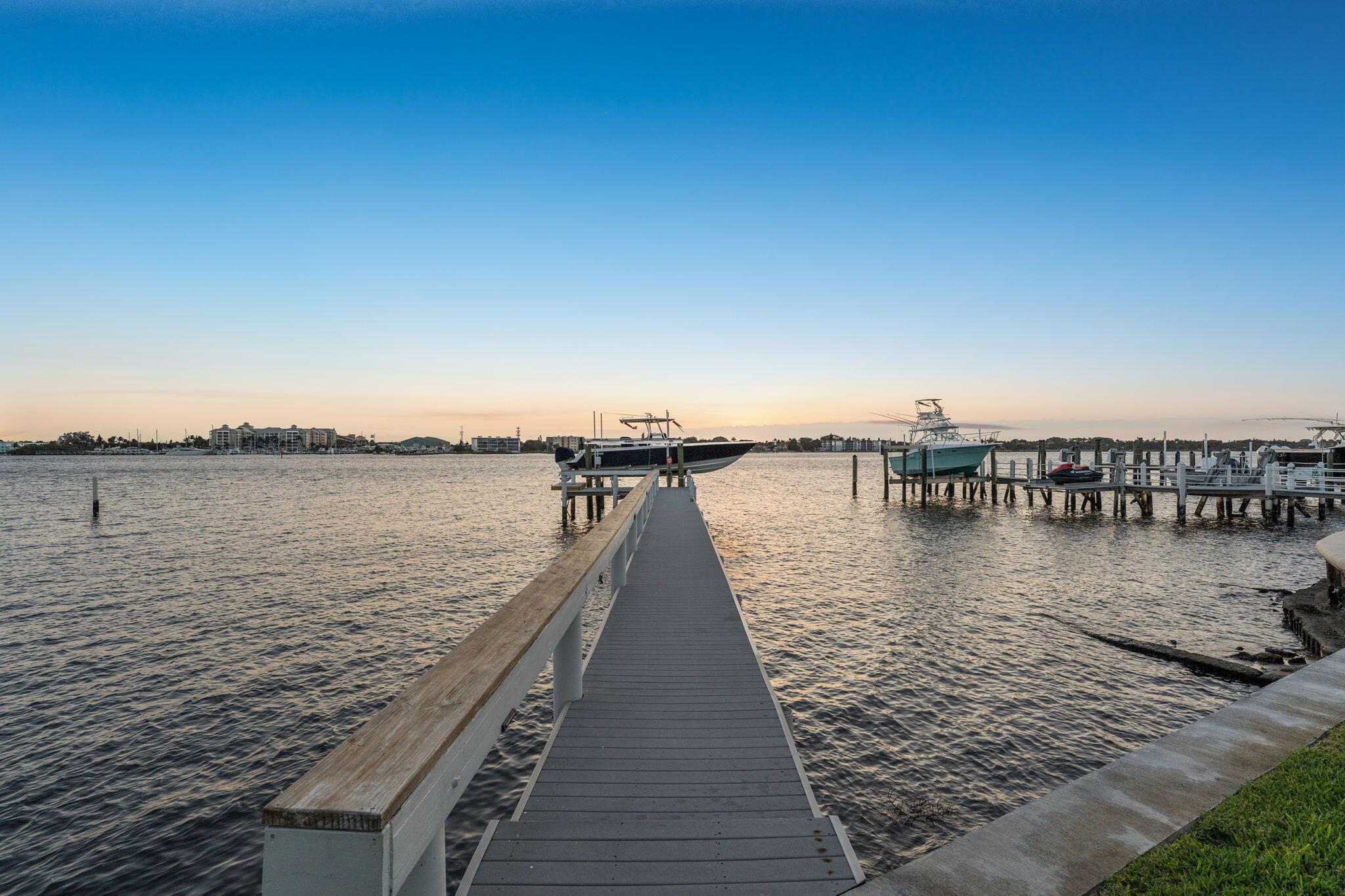 LAKE SHORES LANTANA - Residential