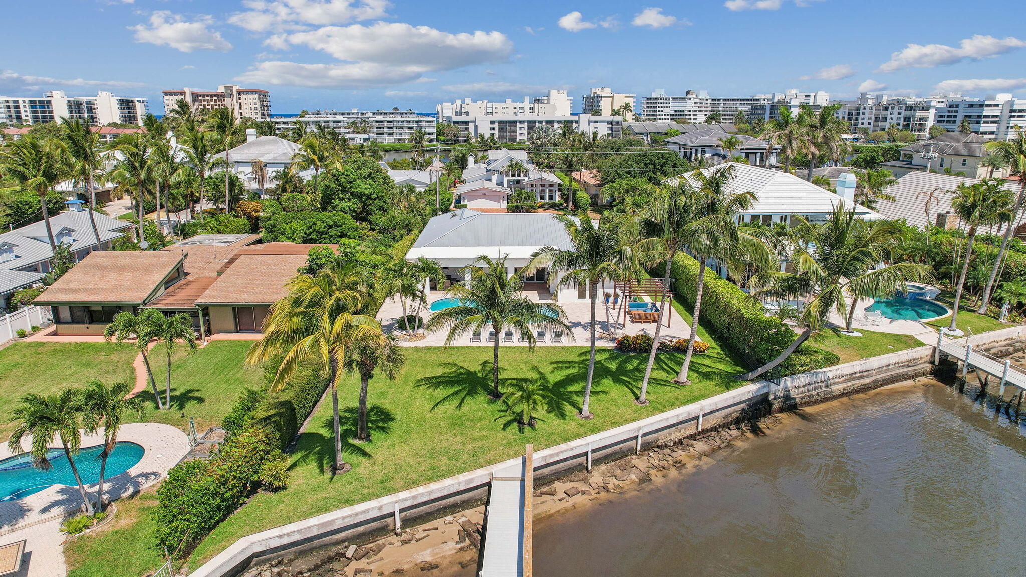 LAKE SHORES LANTANA - Residential