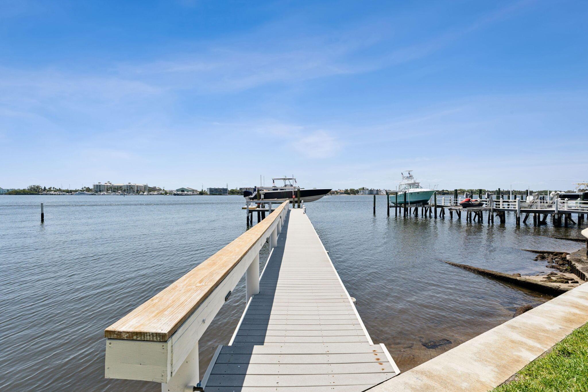 LAKE SHORES LANTANA - Residential