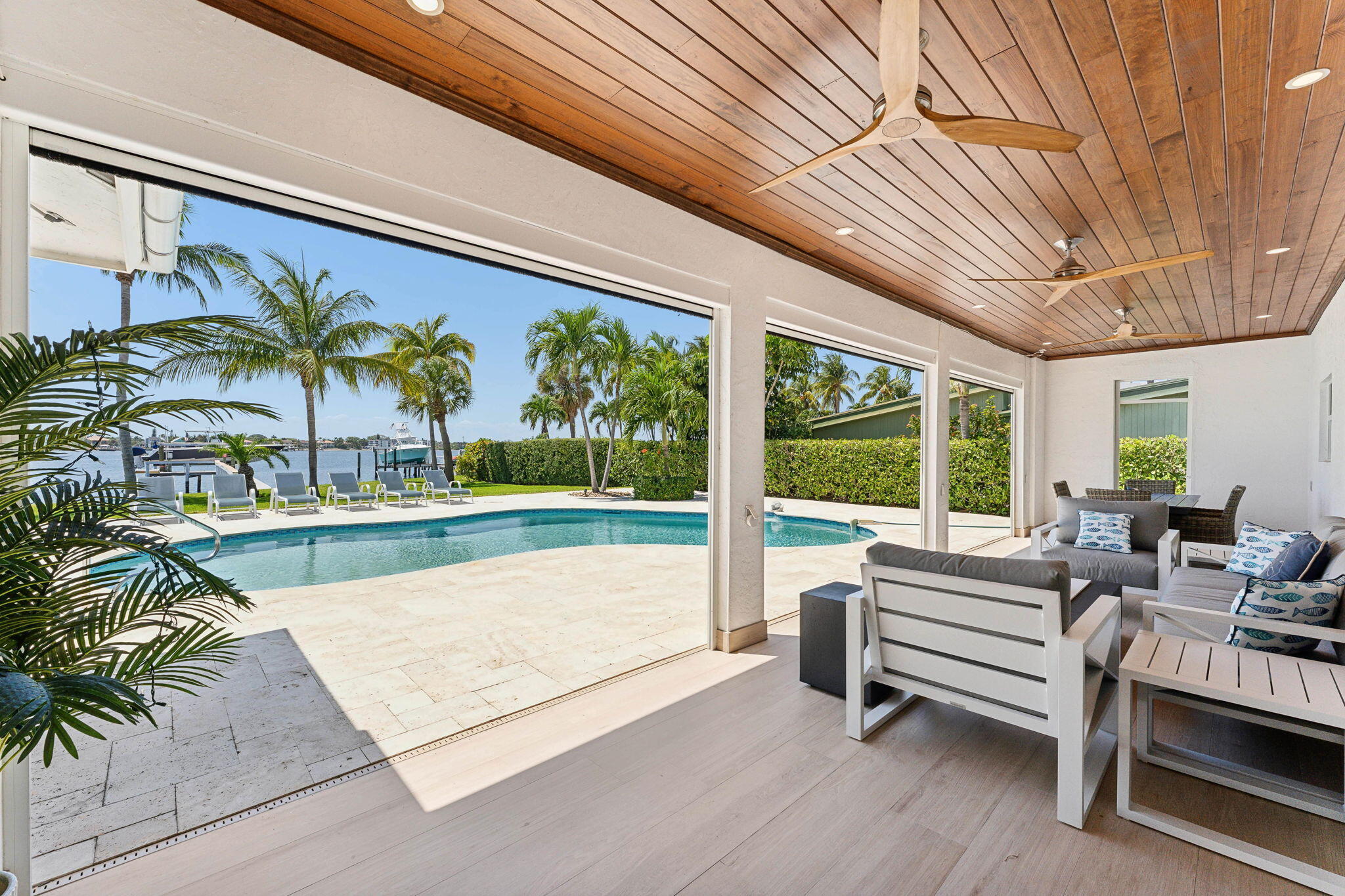 LAKE SHORES LANTANA - Residential