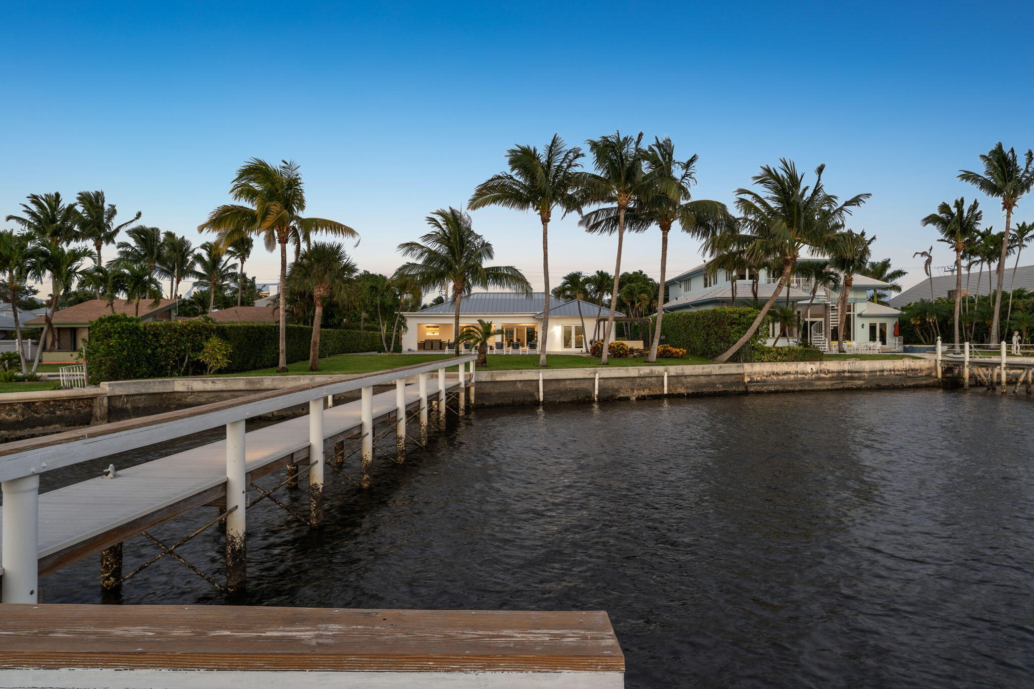 LAKE SHORES LANTANA - Residential