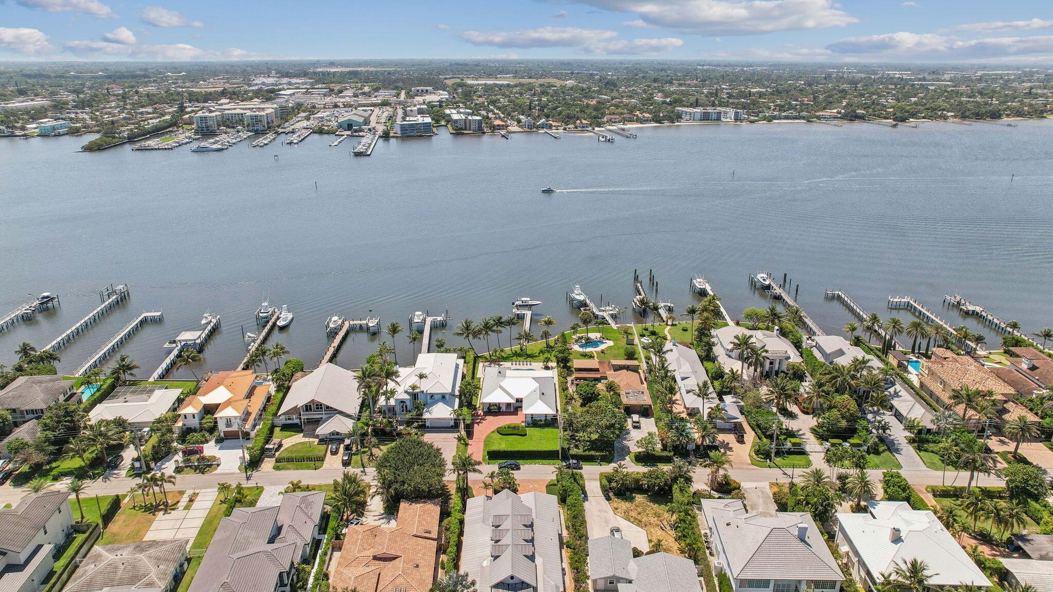 LAKE SHORES LANTANA - Residential