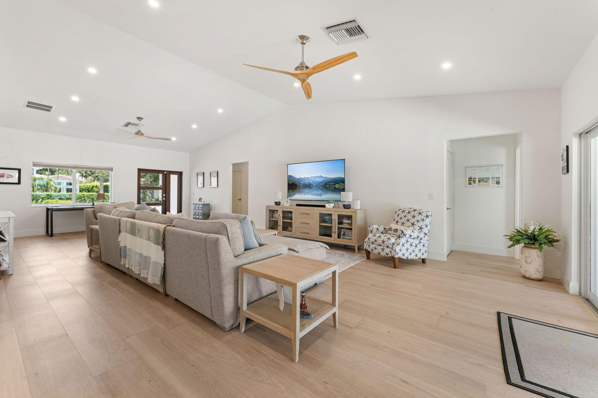 LAKE SHORES LANTANA - Residential