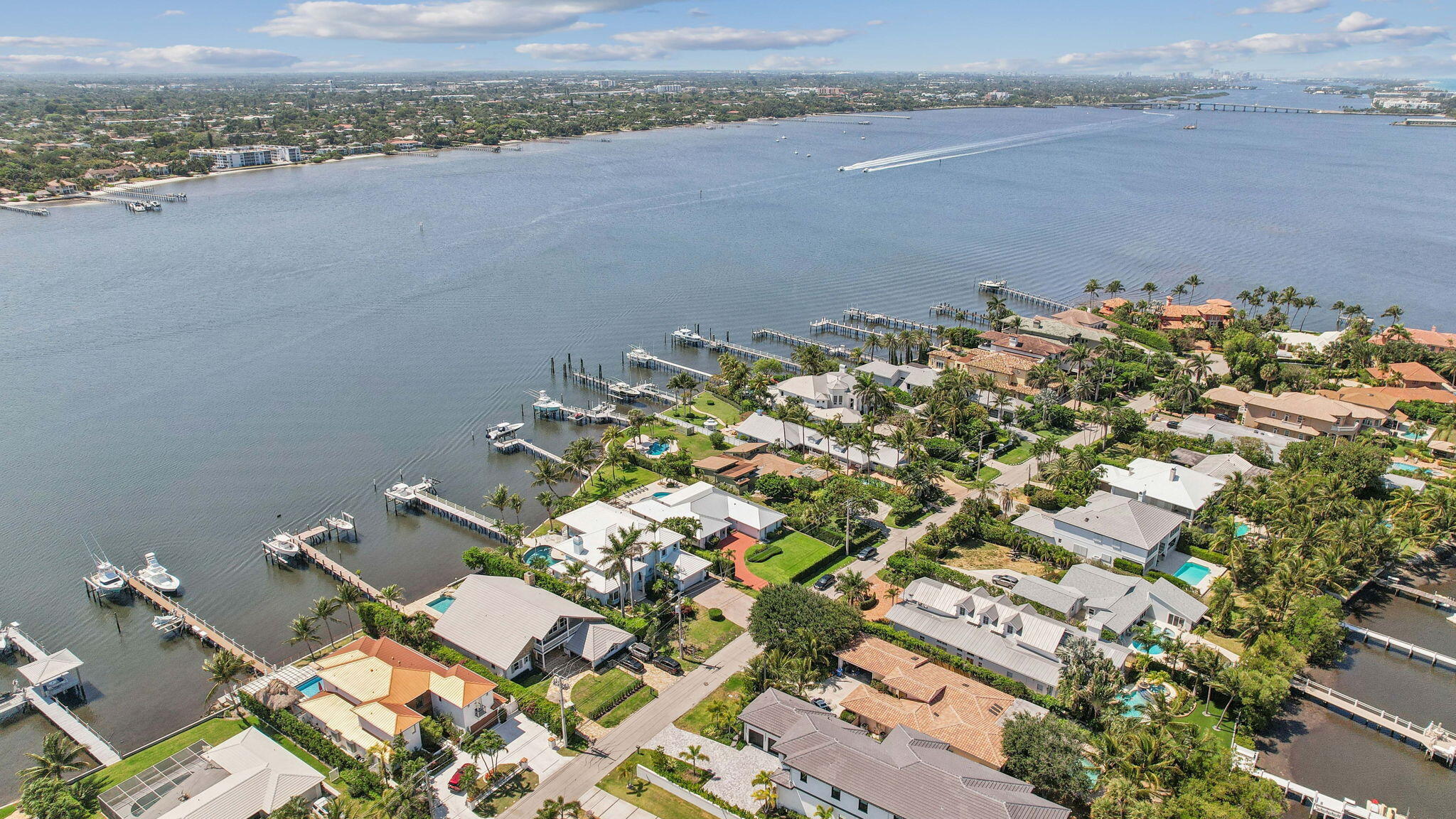 LAKE SHORES LANTANA - Residential