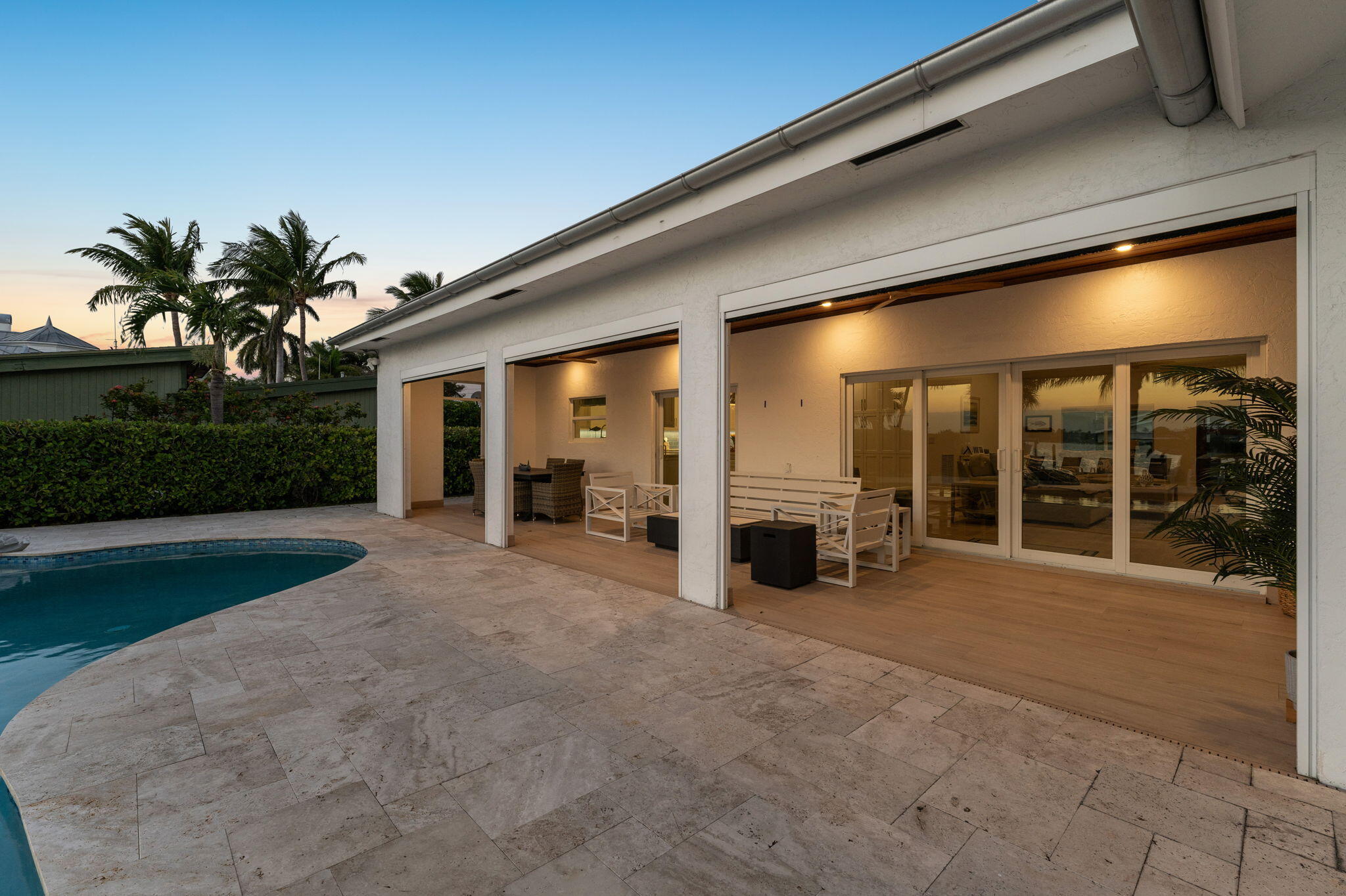 LAKE SHORES LANTANA - Residential