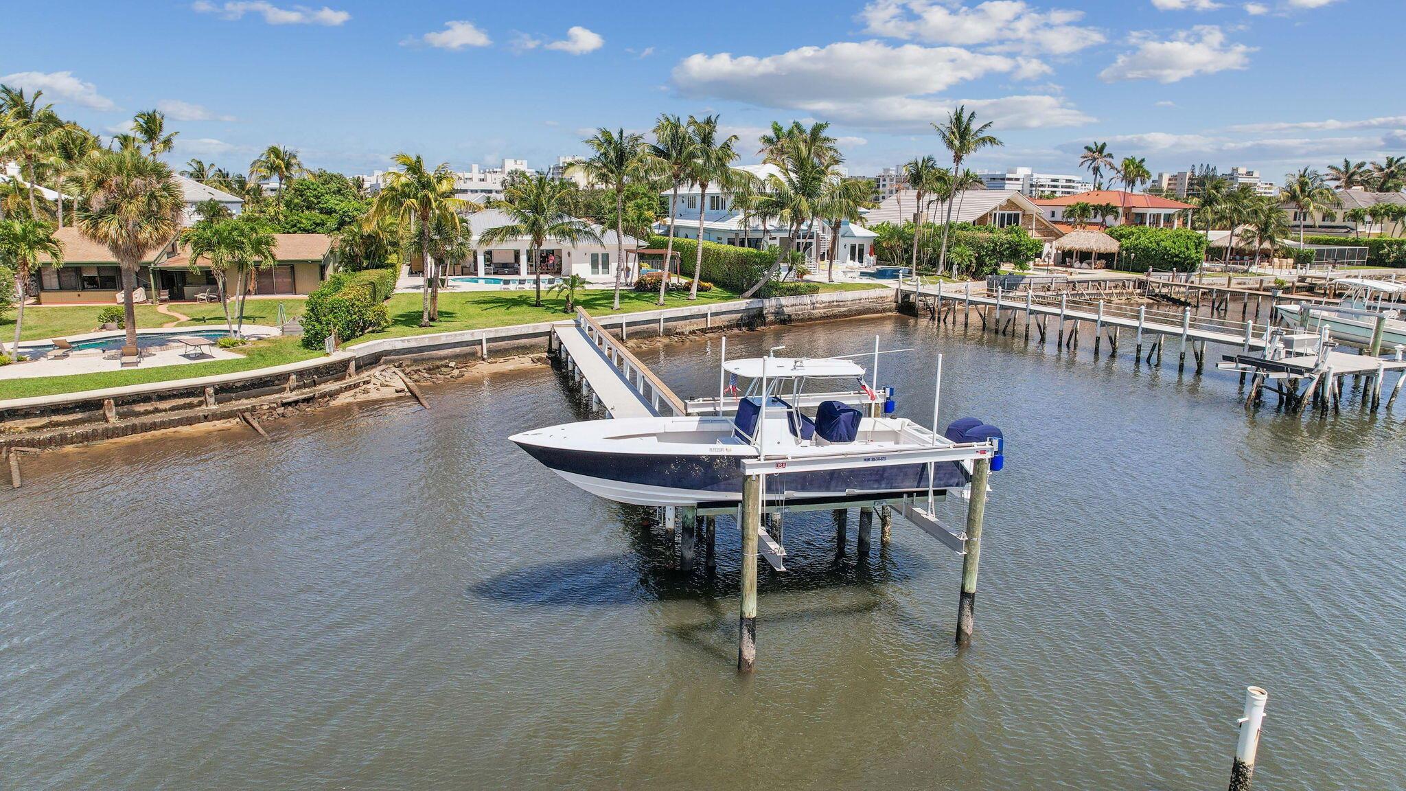 LAKE SHORES LANTANA - Residential