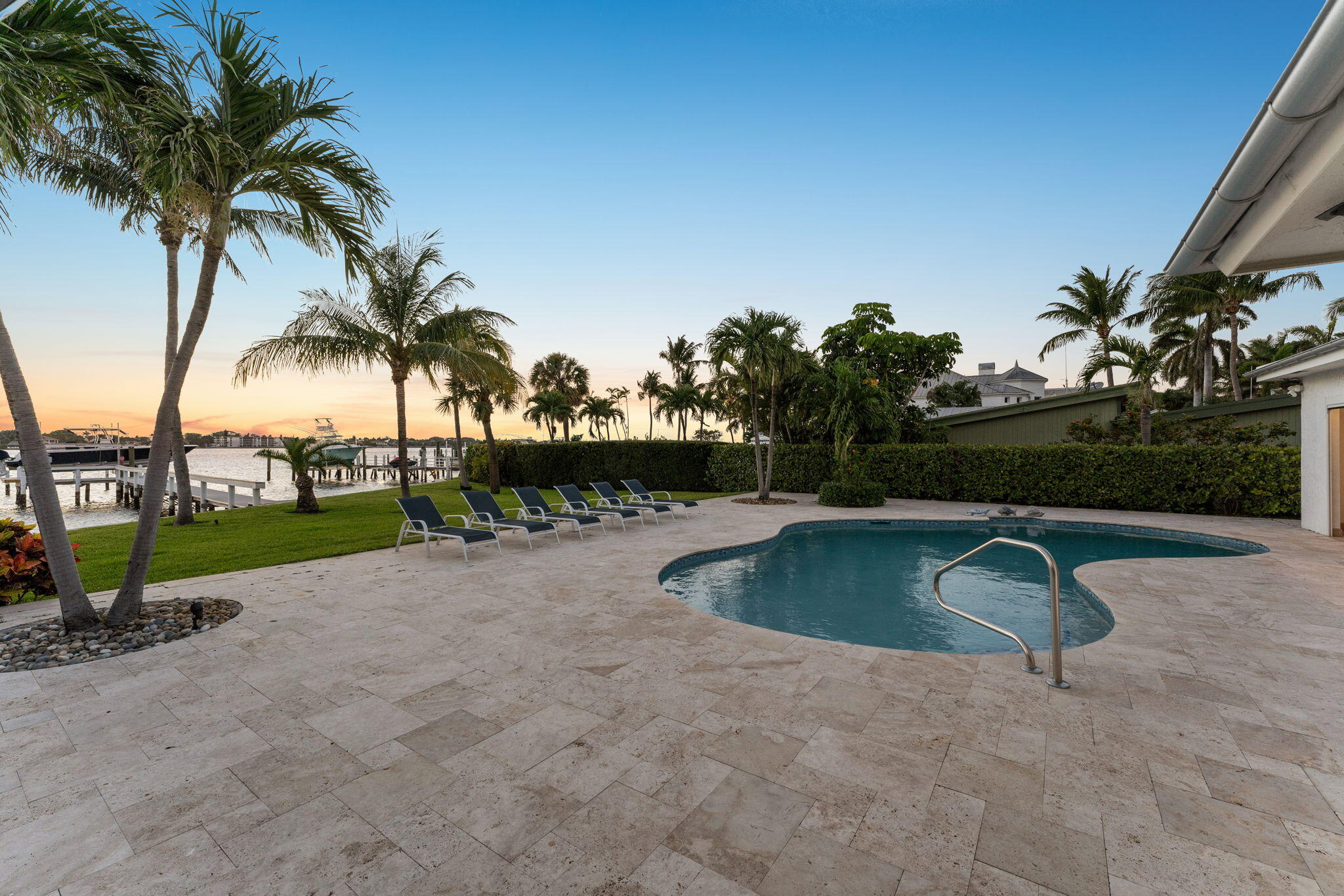 LAKE SHORES LANTANA - Residential