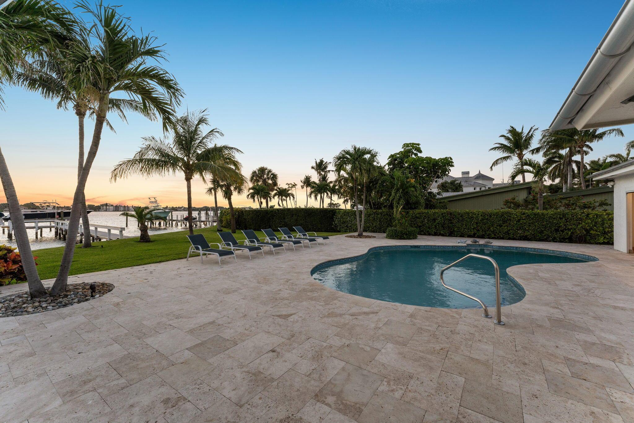 LAKE SHORES LANTANA - Residential