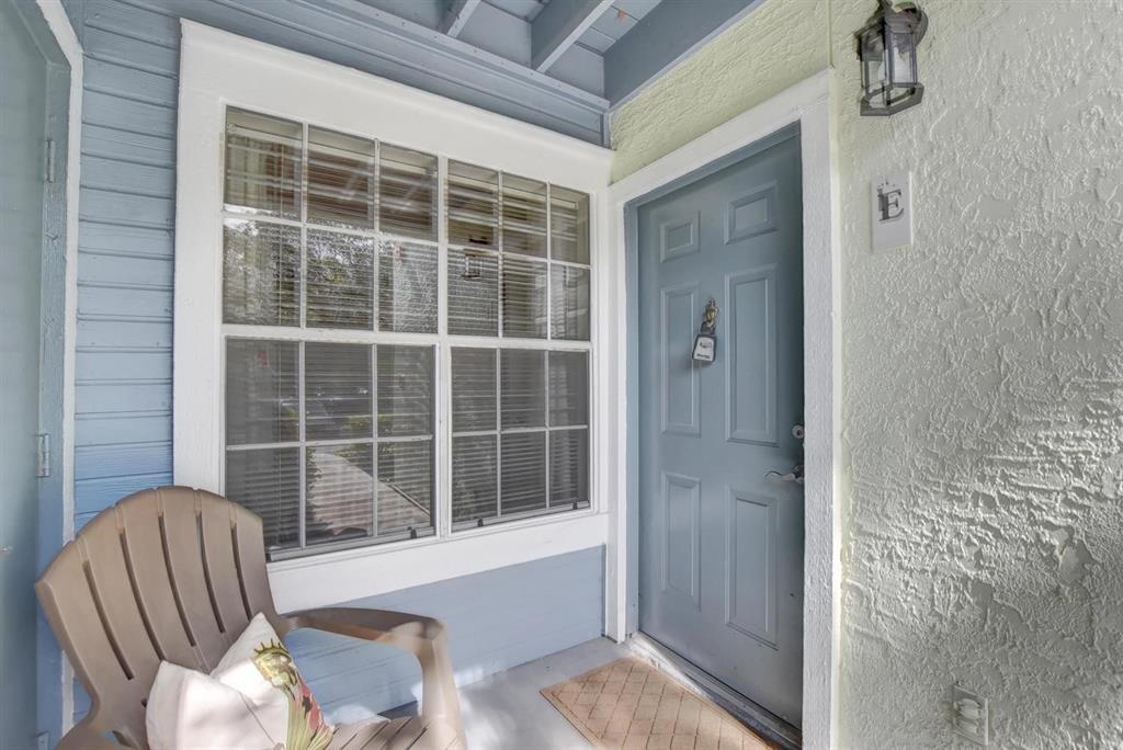 Located in beautiful Delray Beach, in sought after area close to Lynn and Florida Atlantic University, shops and dining. This unit offers the perfect blend of comfort and style with high ceilings and an open kitchen, creating a spacious and inviting atmosphere. Enjoy the convenience of having a washer and dryer in the unit, with additional laundry facilities available in the building.
Nestled in a gated community on the 1st floor with many amenities such as a gym, pool, tennis court, and a recreation room with billiards. Parking is included, and pets are welcome based on conditions.