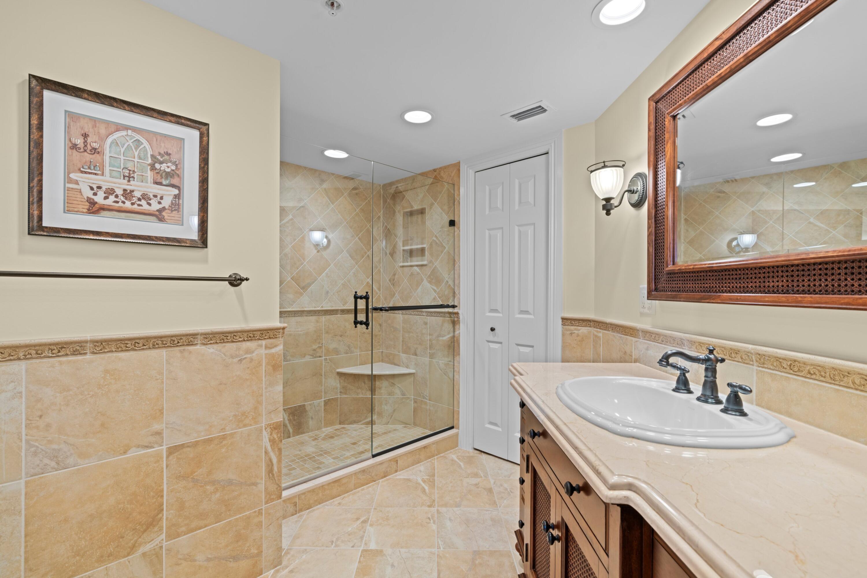 TIARA CONDO - Residential