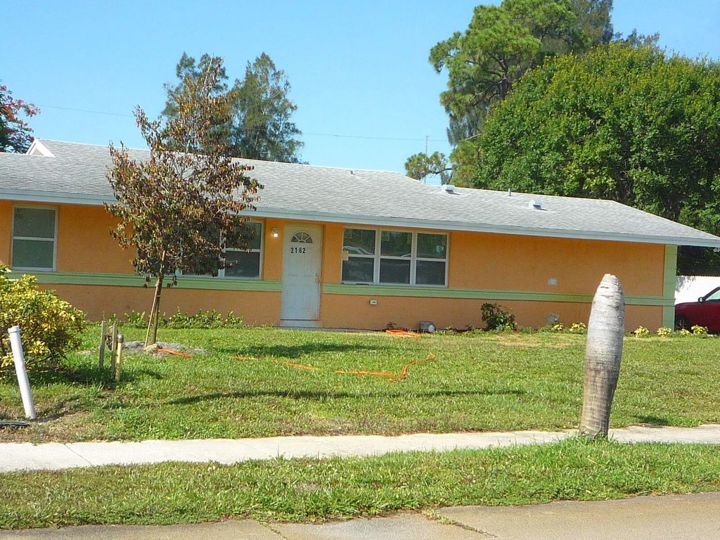 Photo of 2162 NW 28th Street, Oakland Park, FL 33311 (MLS # B26044495)