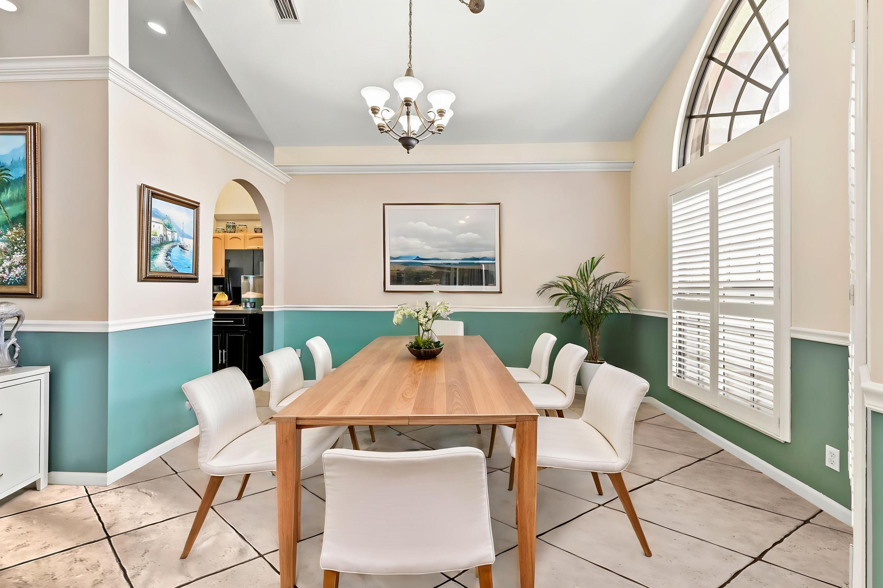 119 Fernwood Crescent