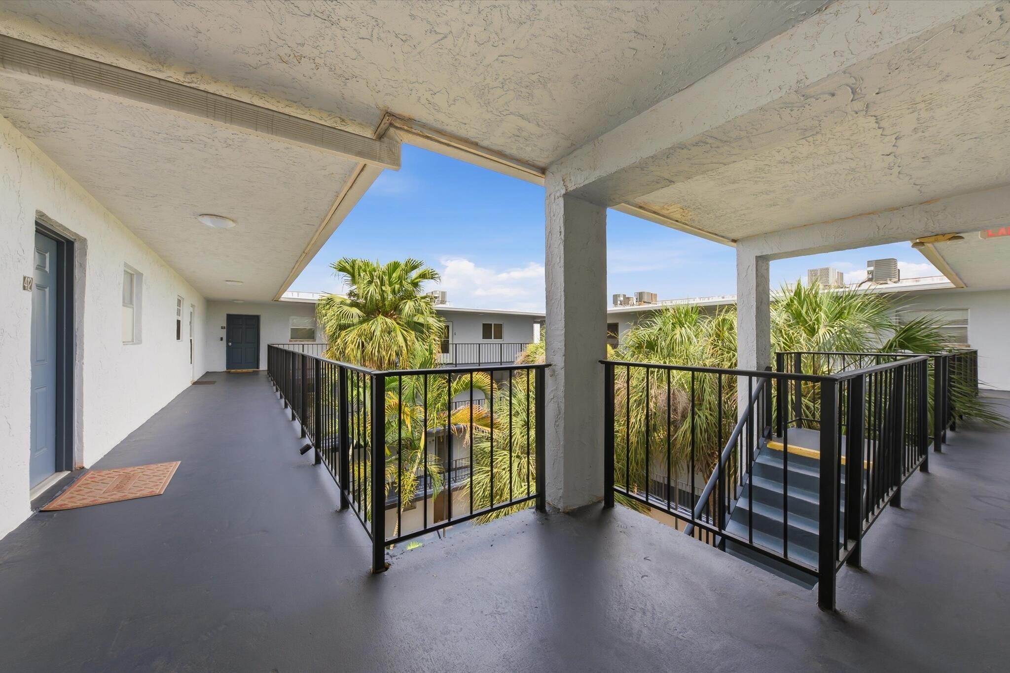 2860 Somerset Drive 412k