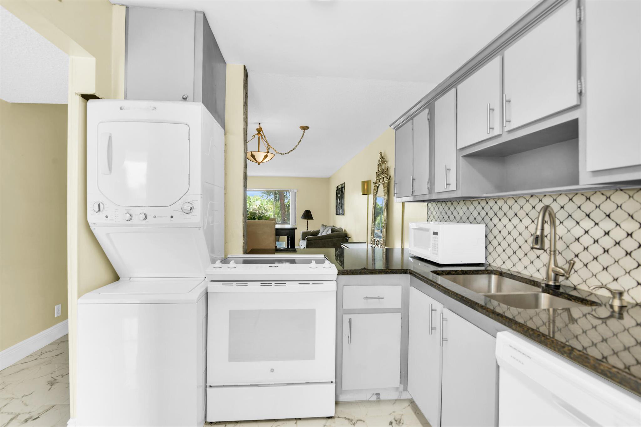 FOUNTAINS OF PALM BEACH C - Residential