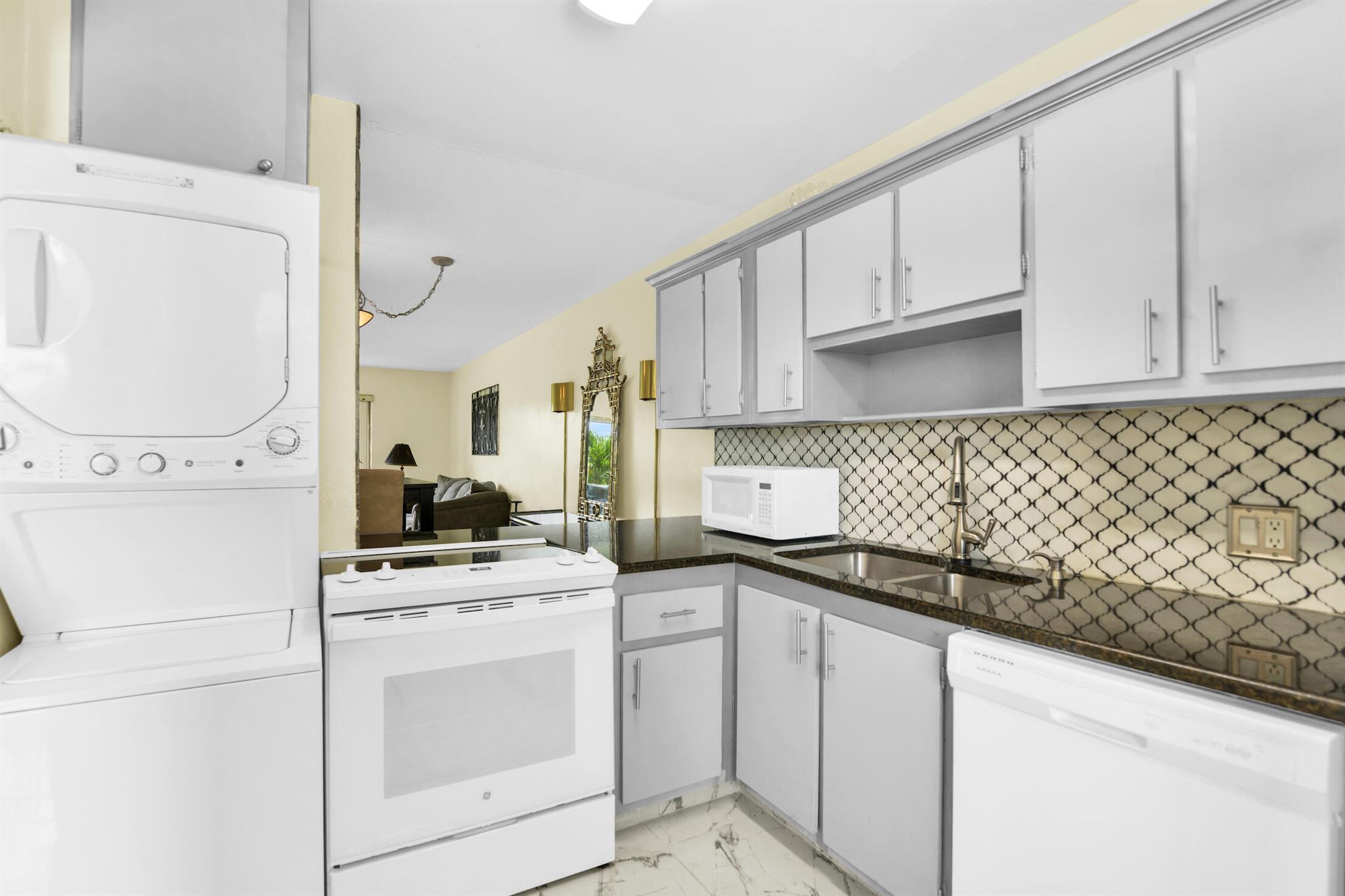 FOUNTAINS OF PALM BEACH C - Residential