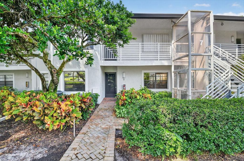 Photo of 7 Southport Lane #E, Boynton Beach, FL 33436 (MLS # R11123146)