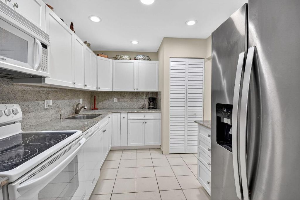 Photo of 7 Southport Lane #E, Boynton Beach, FL 33436 (MLS # R11123146)