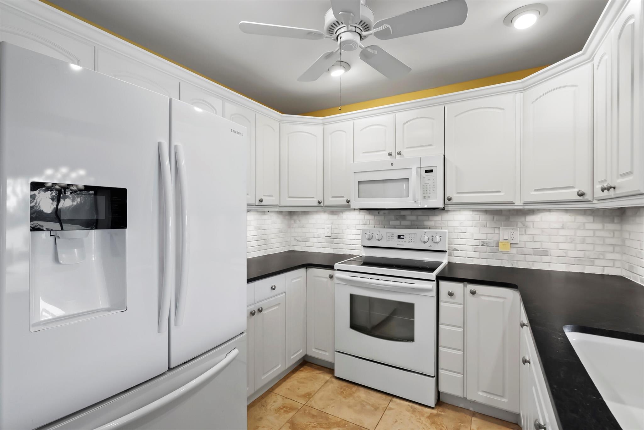 FOXCROSS IN MARINER SANDS - Residential