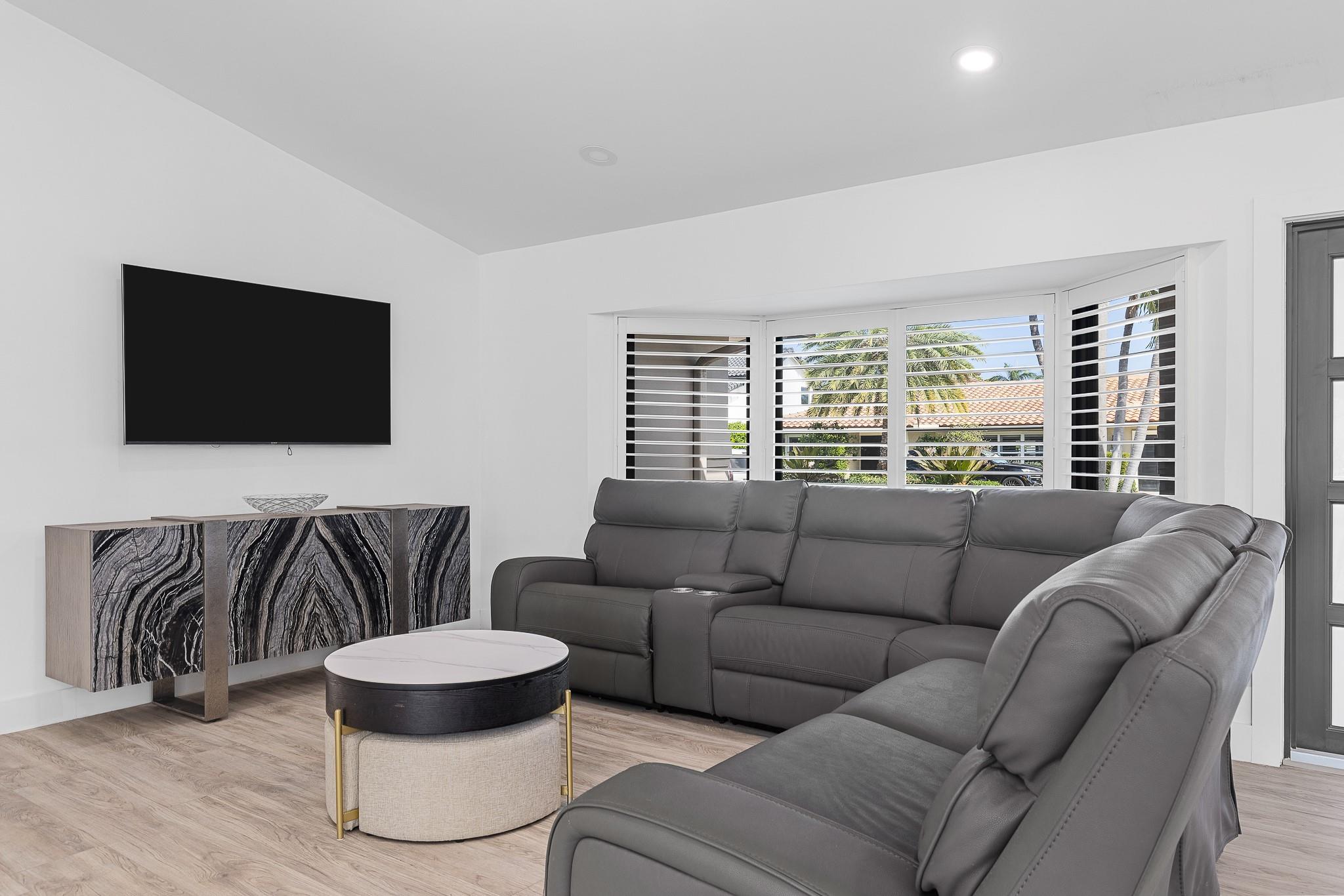 VENETIAN ISLES 3RD SEC - Residential