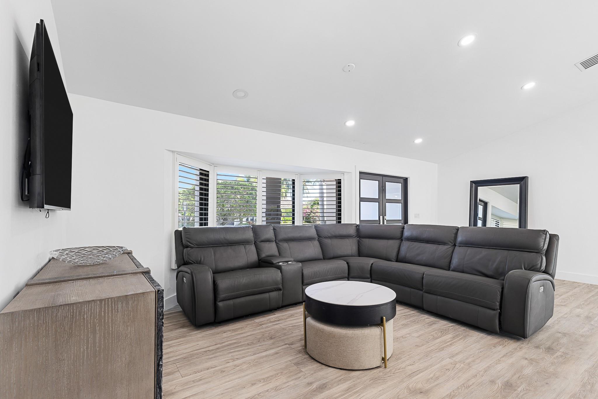 VENETIAN ISLES 3RD SEC - Residential