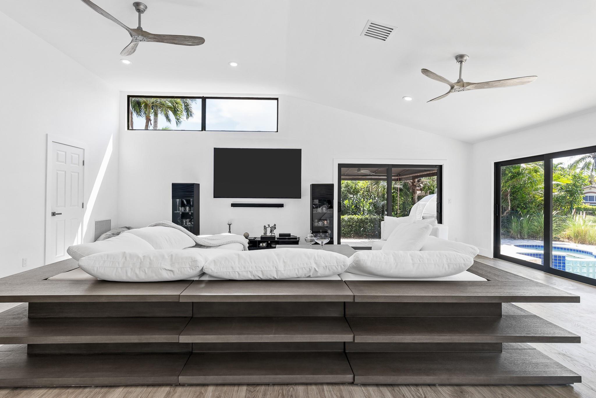 VENETIAN ISLES 3RD SEC - Residential