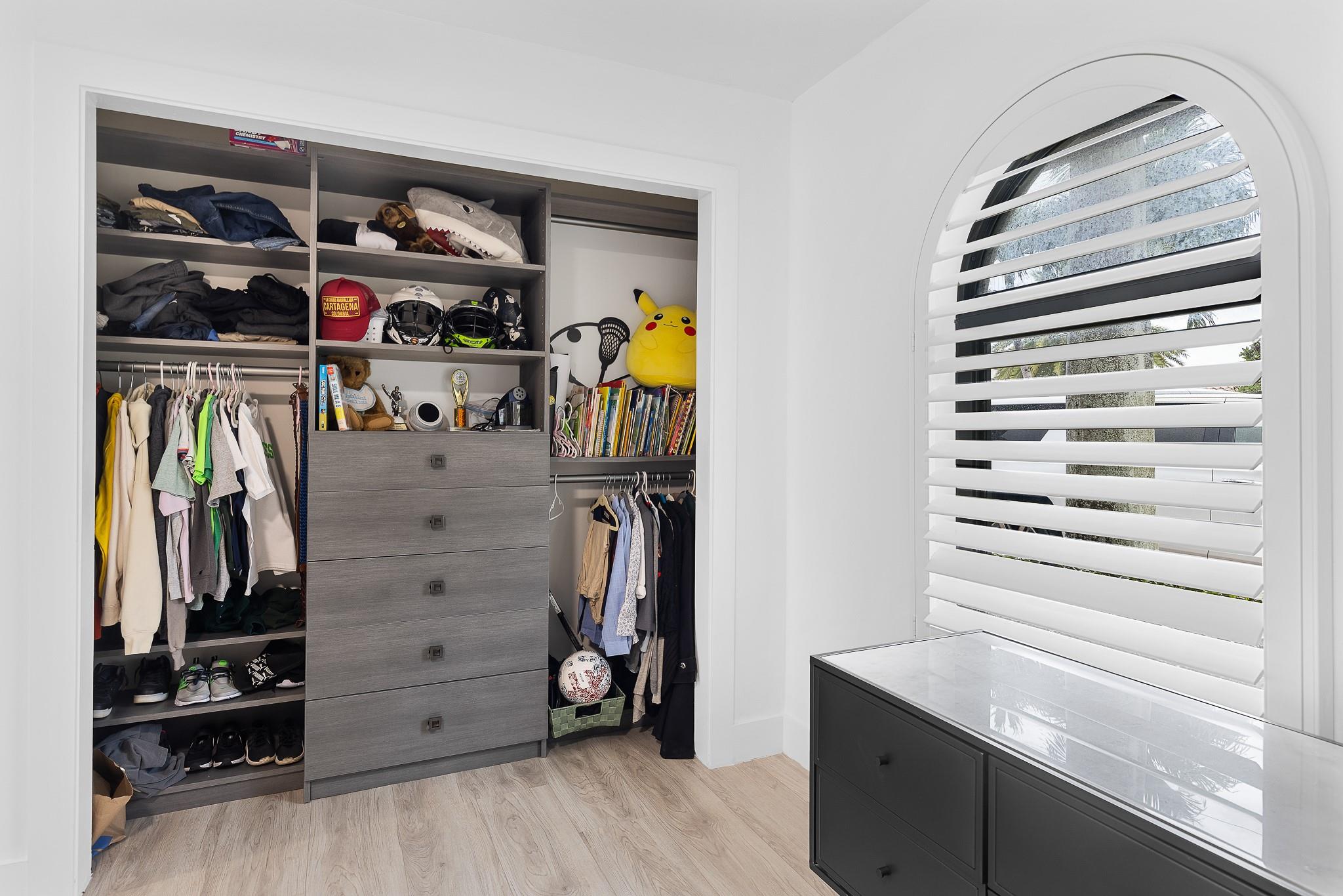 VENETIAN ISLES 3RD SEC - Residential