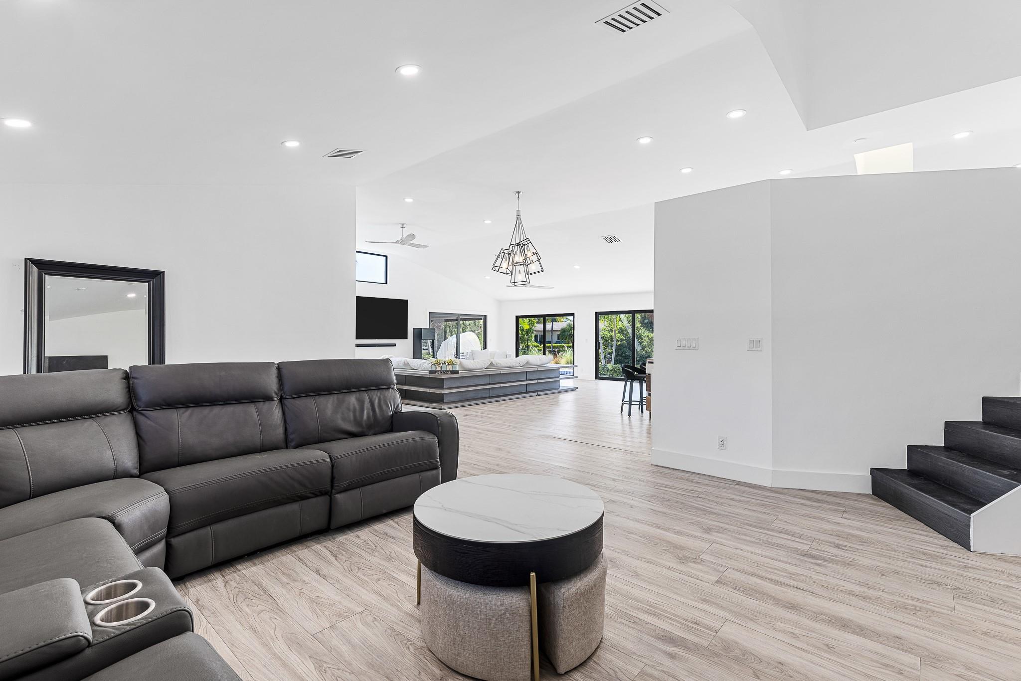 VENETIAN ISLES 3RD SEC - Residential