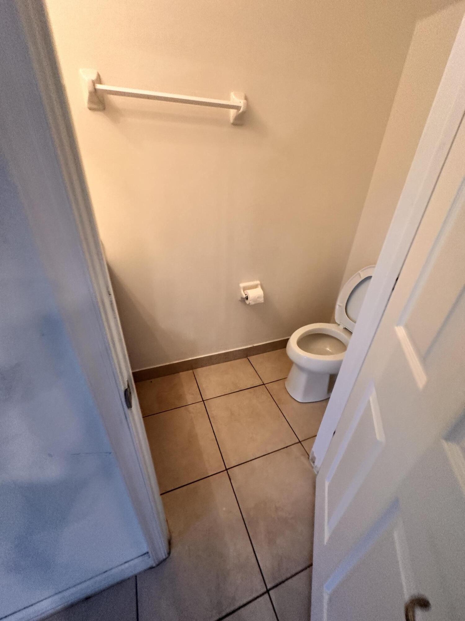 CHARLESTON COMMONS 2 - Residential Lease