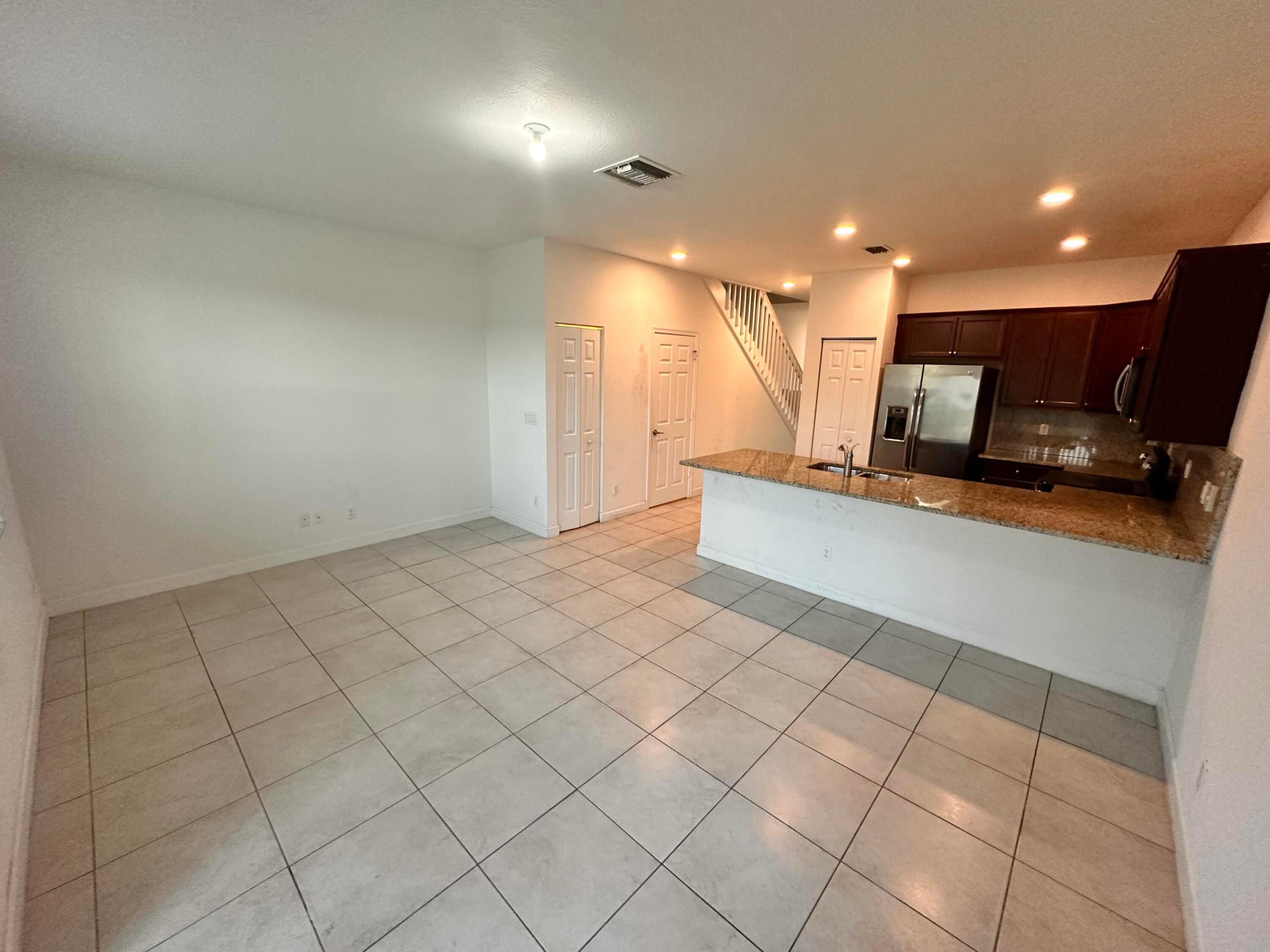 CHARLESTON COMMONS 2 - Residential Lease