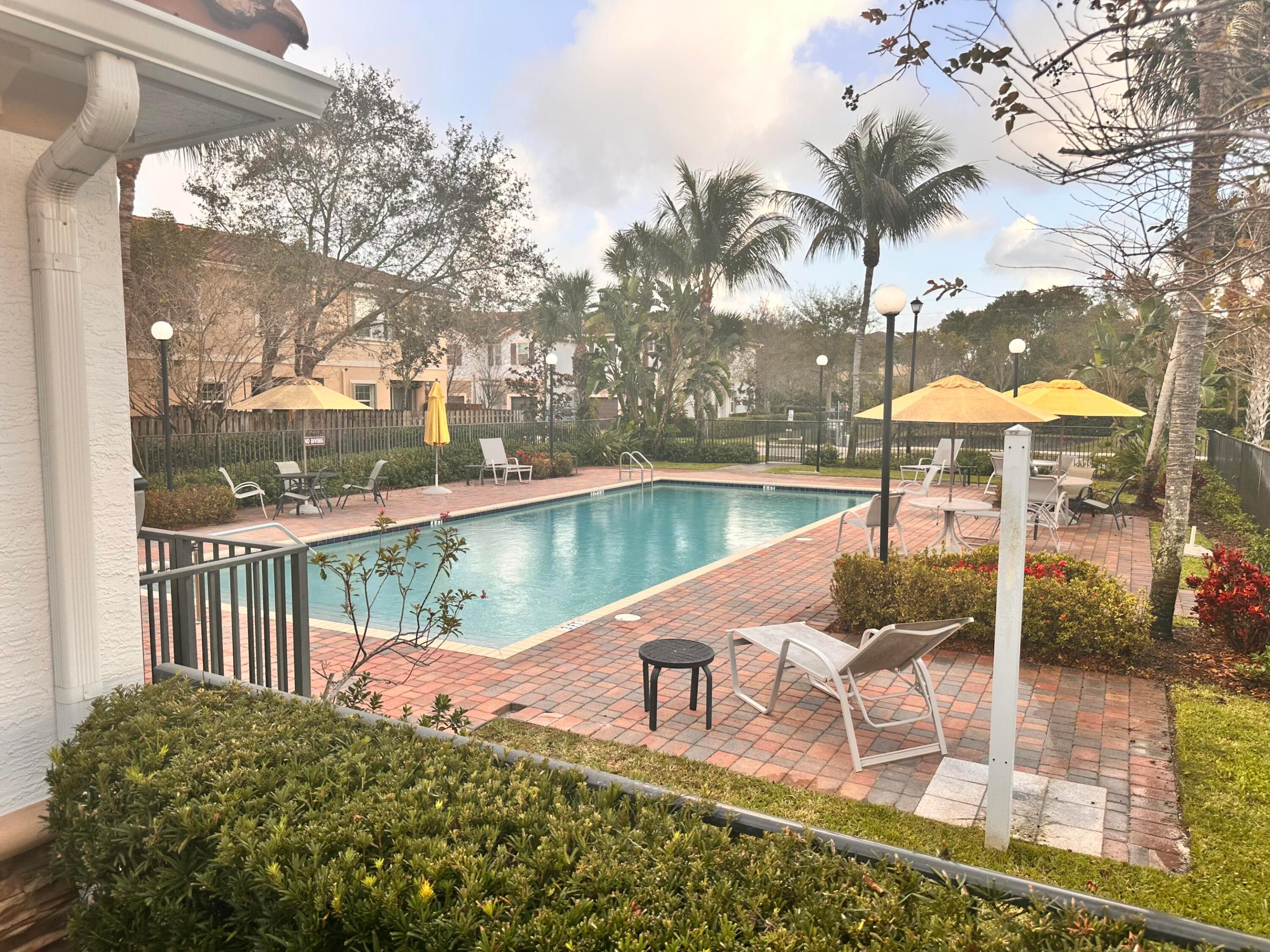 CHARLESTON COMMONS 2 - Residential Lease