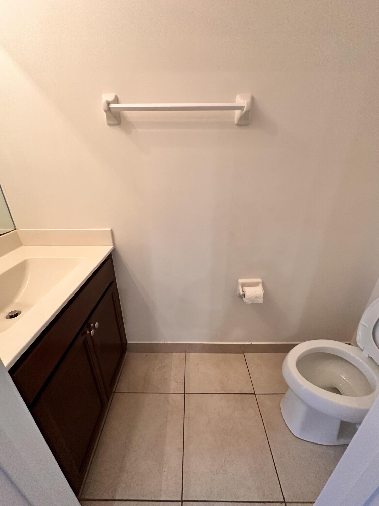 CHARLESTON COMMONS 2 - Residential Lease