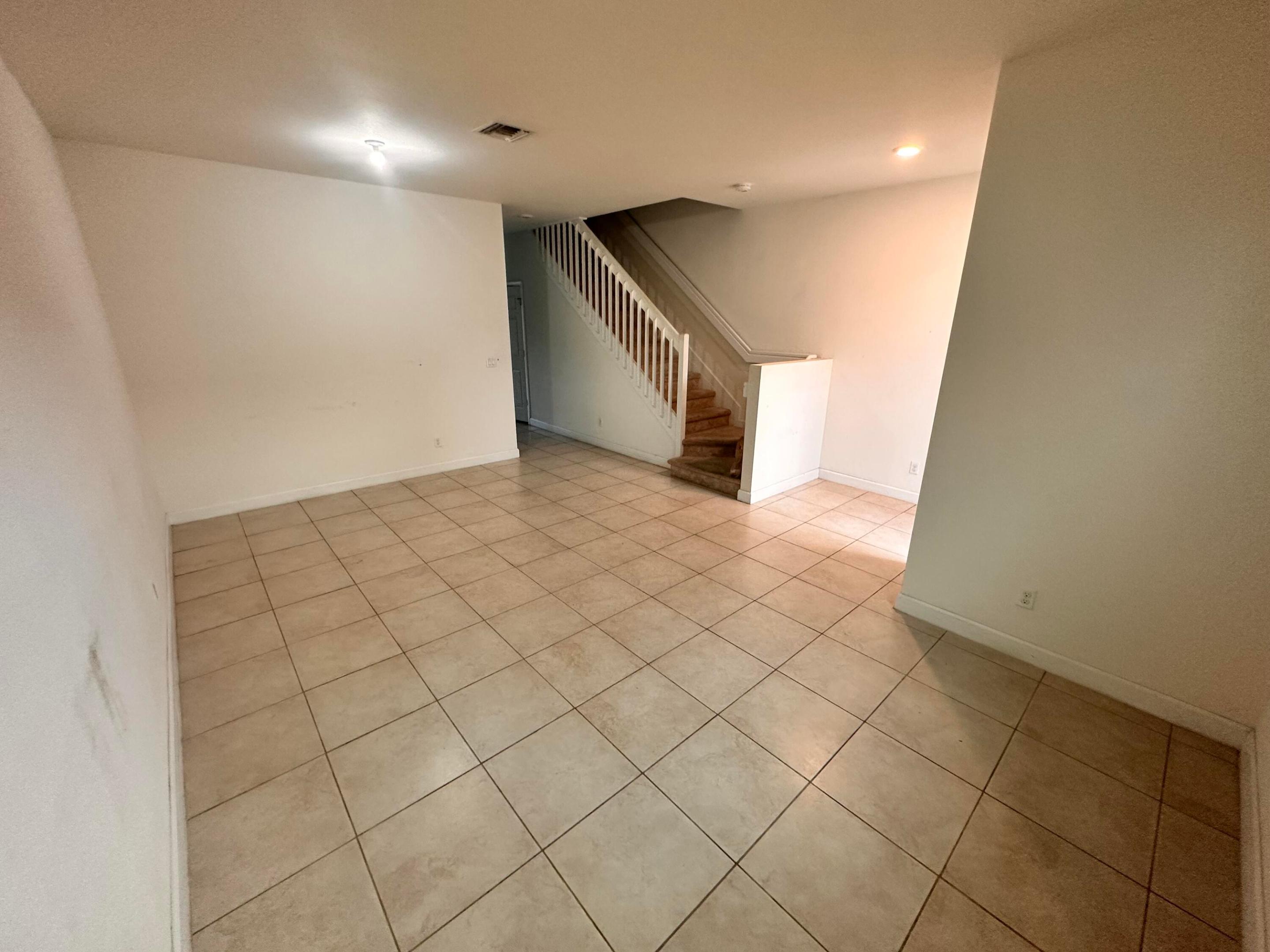 CHARLESTON COMMONS 2 - Residential Lease