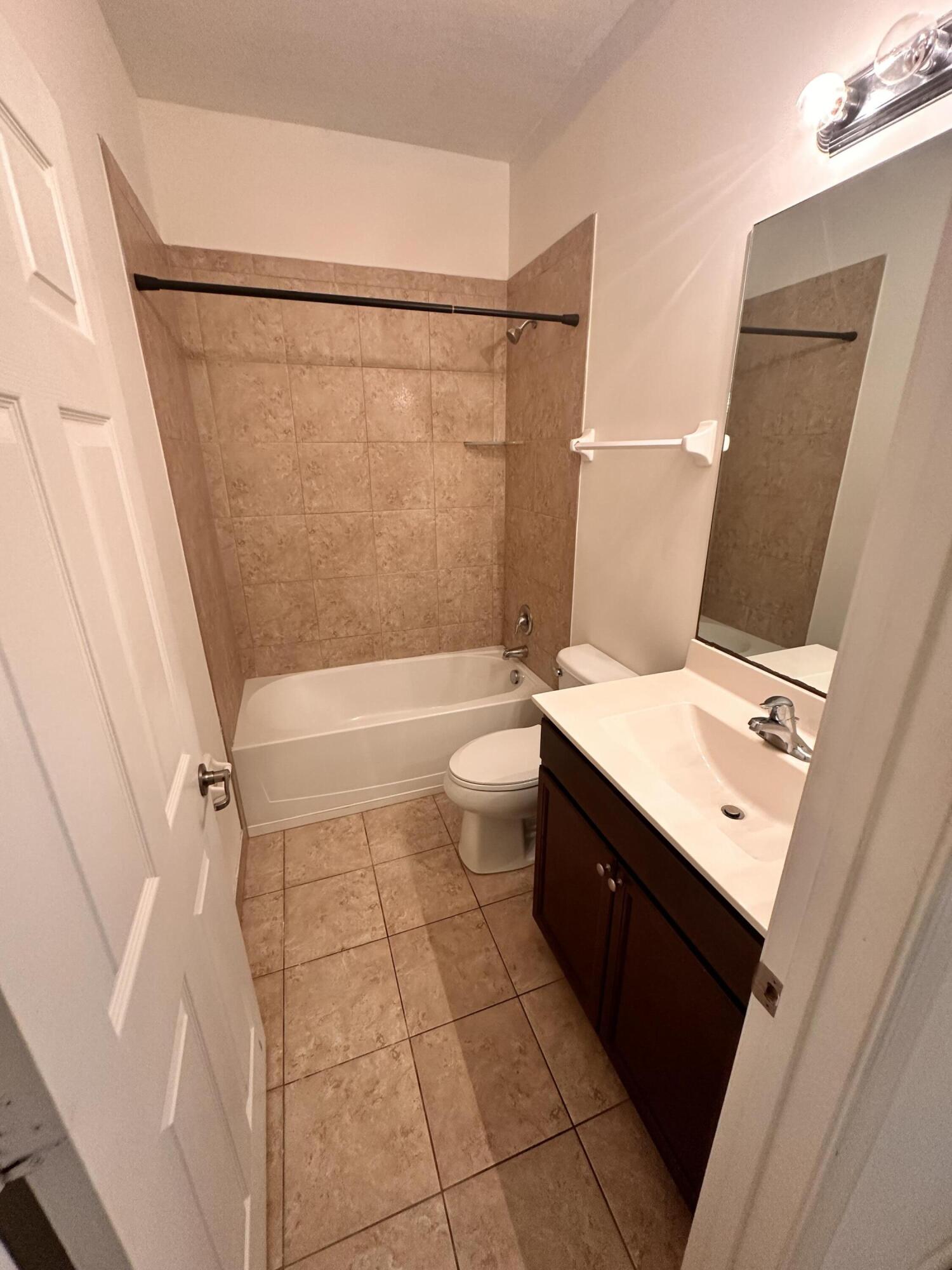 CHARLESTON COMMONS 2 - Residential Lease