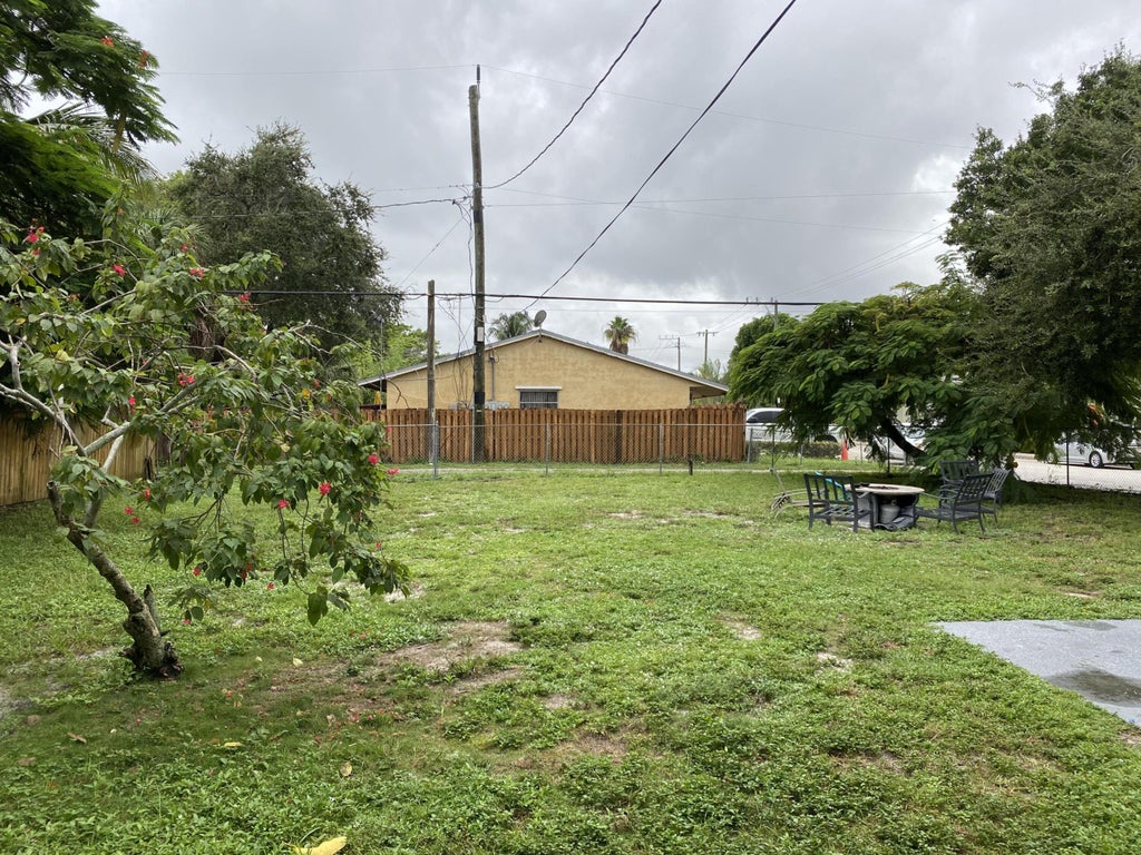 Photo of 301 S M Street #2, Lake Worth Beach, FL 33460 (MLS # R11027631)