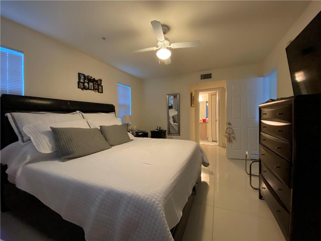 Devonaire Condo At Pembro - Residential Lease