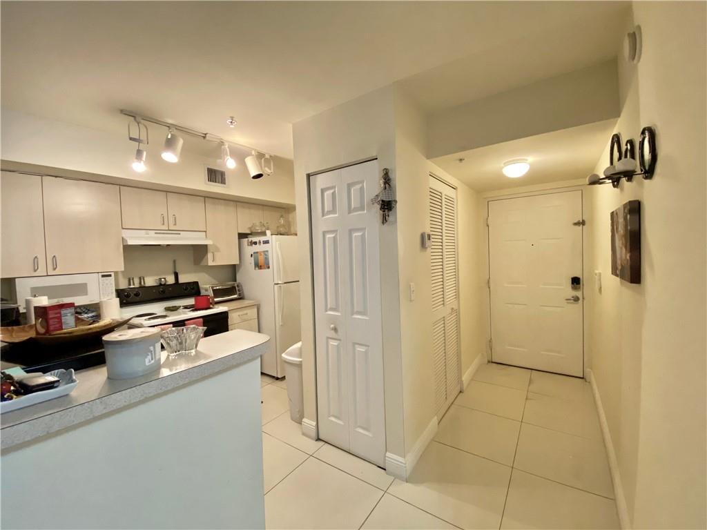 Devonaire Condo At Pembro - Residential Lease