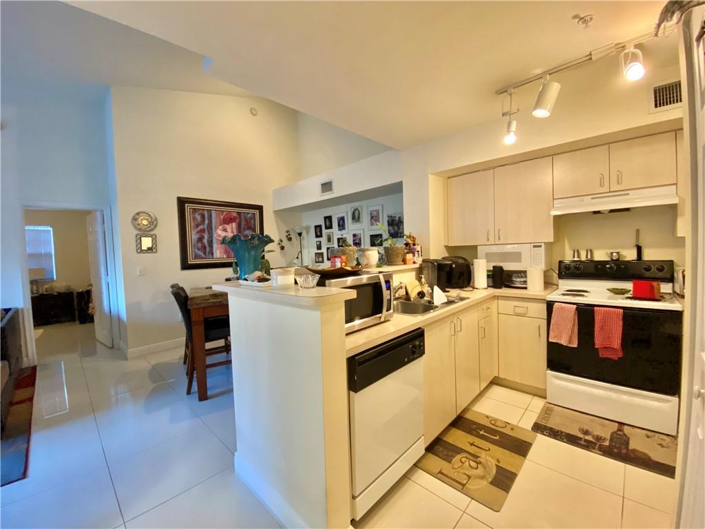 Devonaire Condo At Pembro - Residential Lease