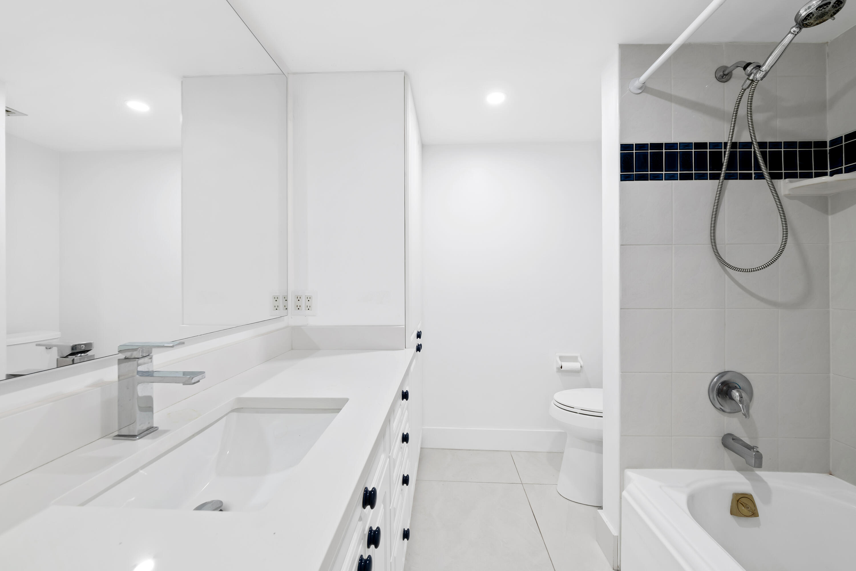 The Royal Mariner Condo - Residential Lease