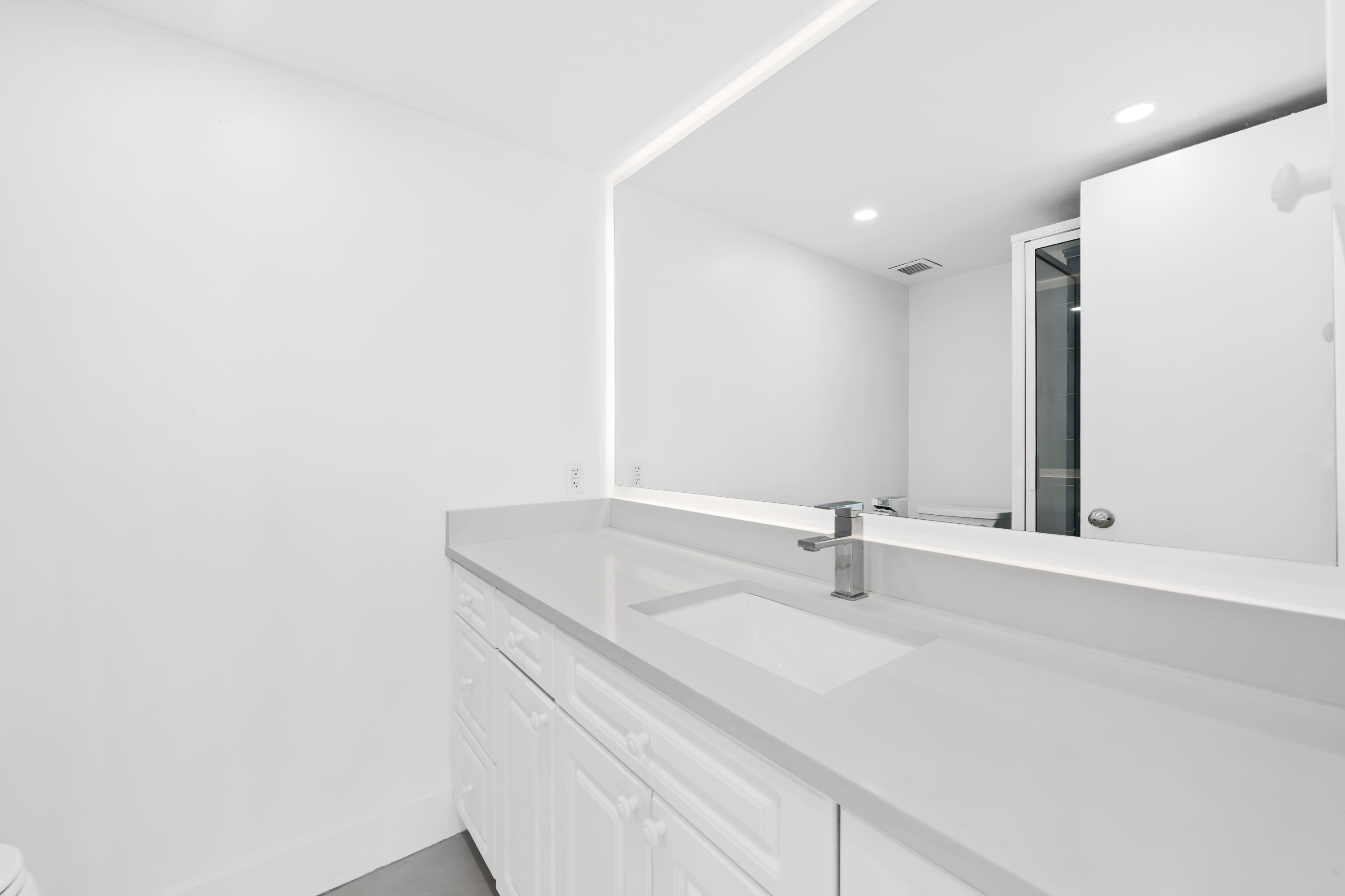 The Royal Mariner Condo - Residential Lease