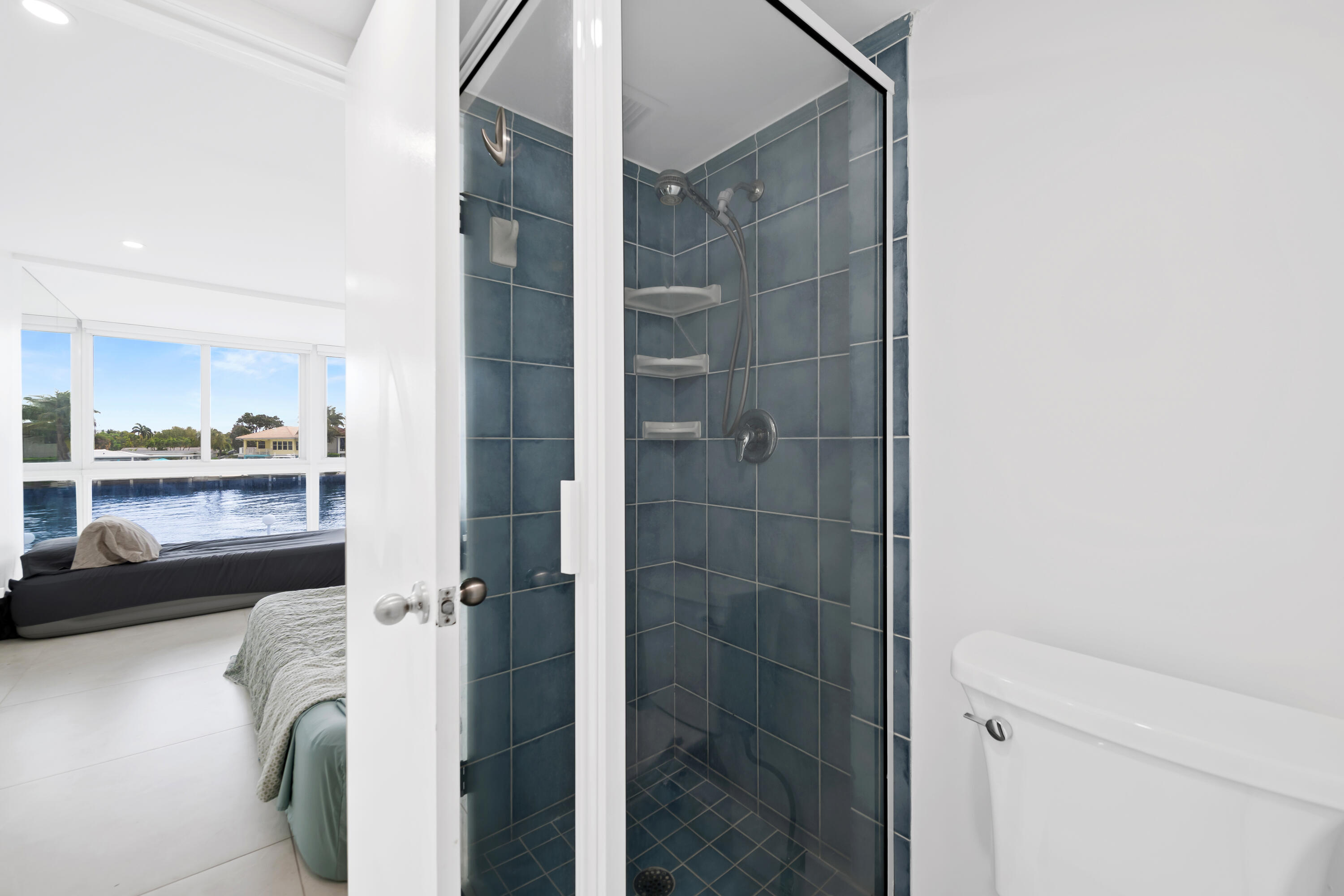 The Royal Mariner Condo - Residential Lease