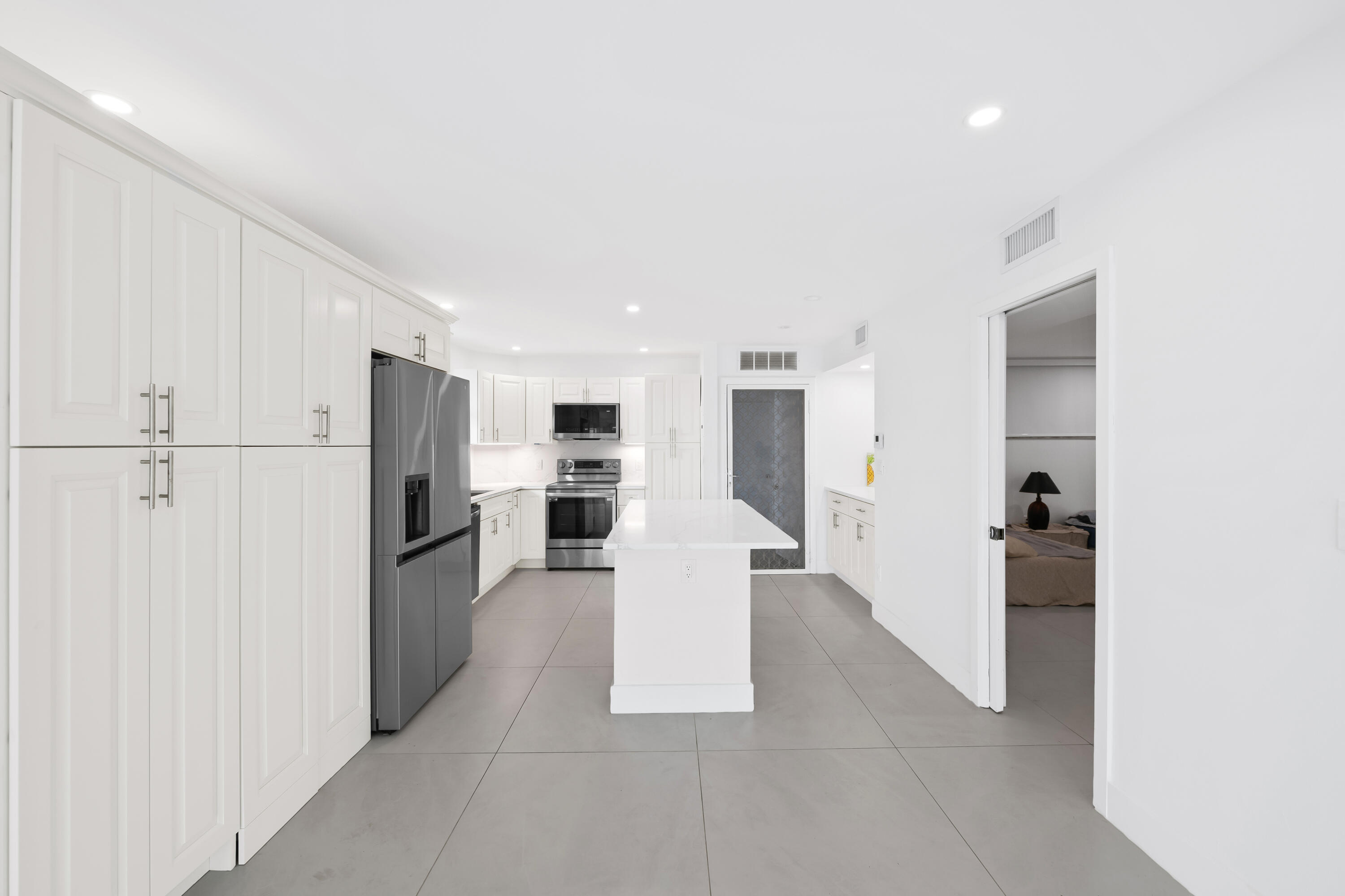 The Royal Mariner Condo - Residential Lease