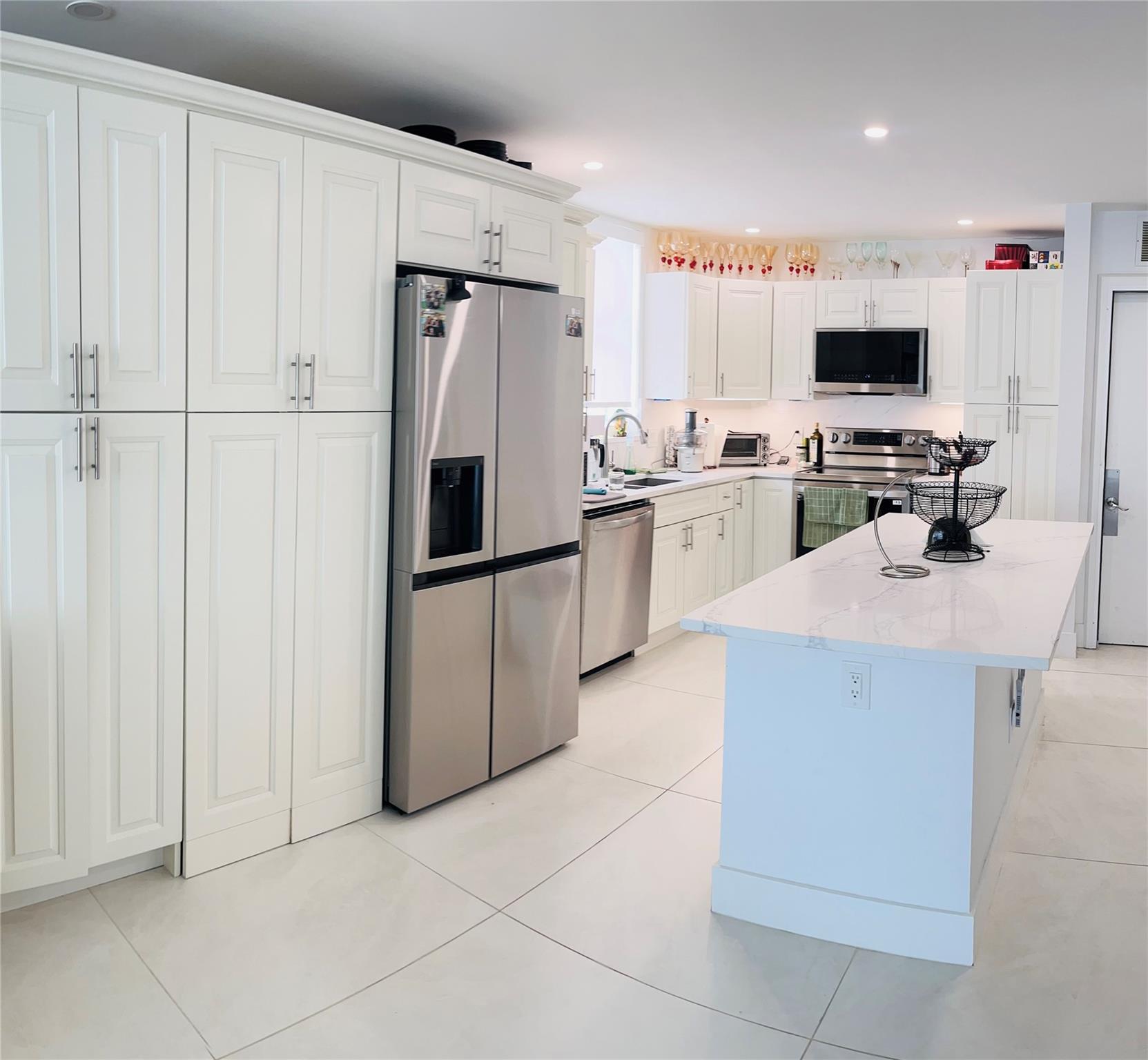 The Royal Mariner Condo - Residential Lease