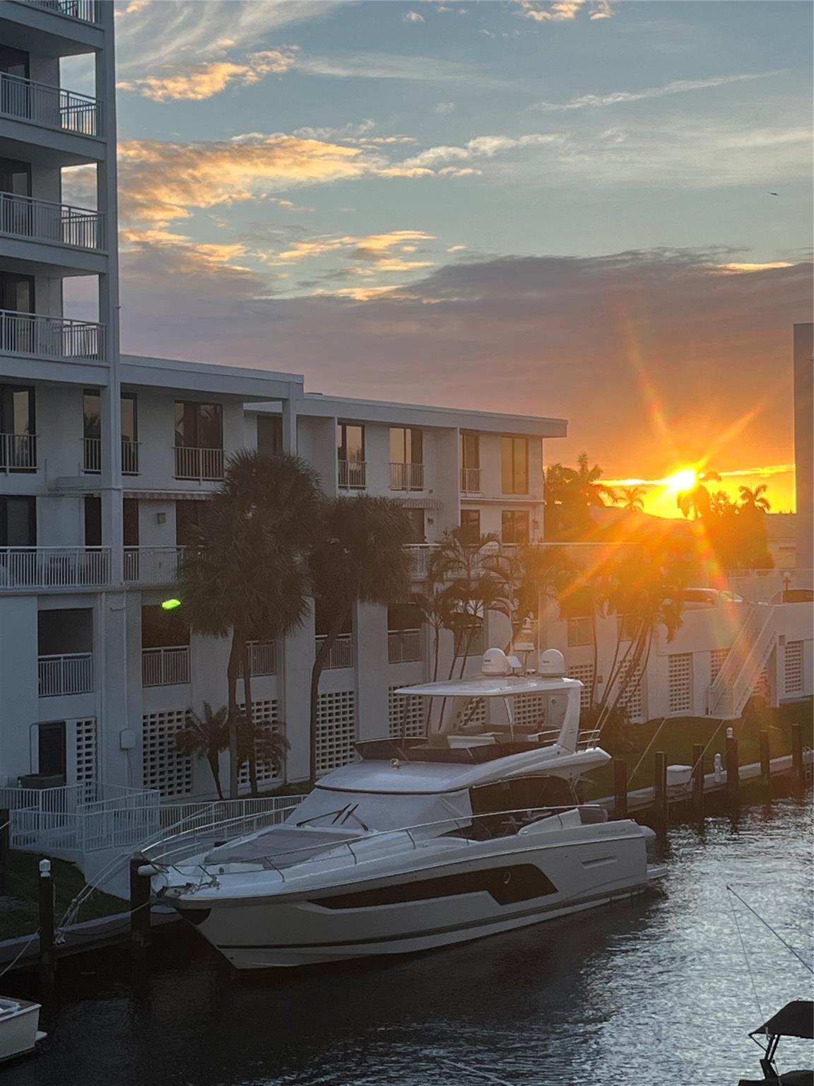 The Royal Mariner Condo - Residential Lease