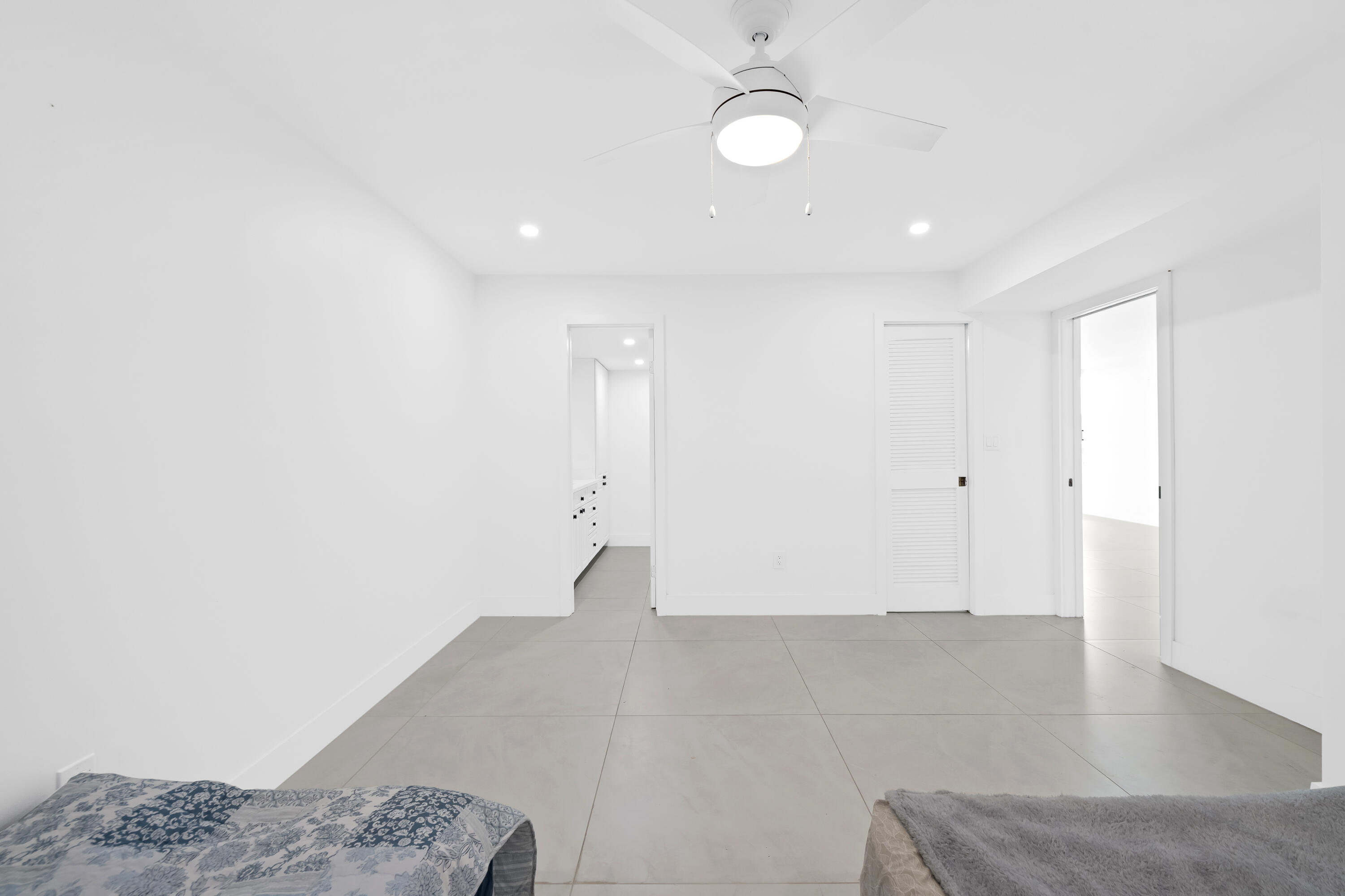 The Royal Mariner Condo - Residential Lease