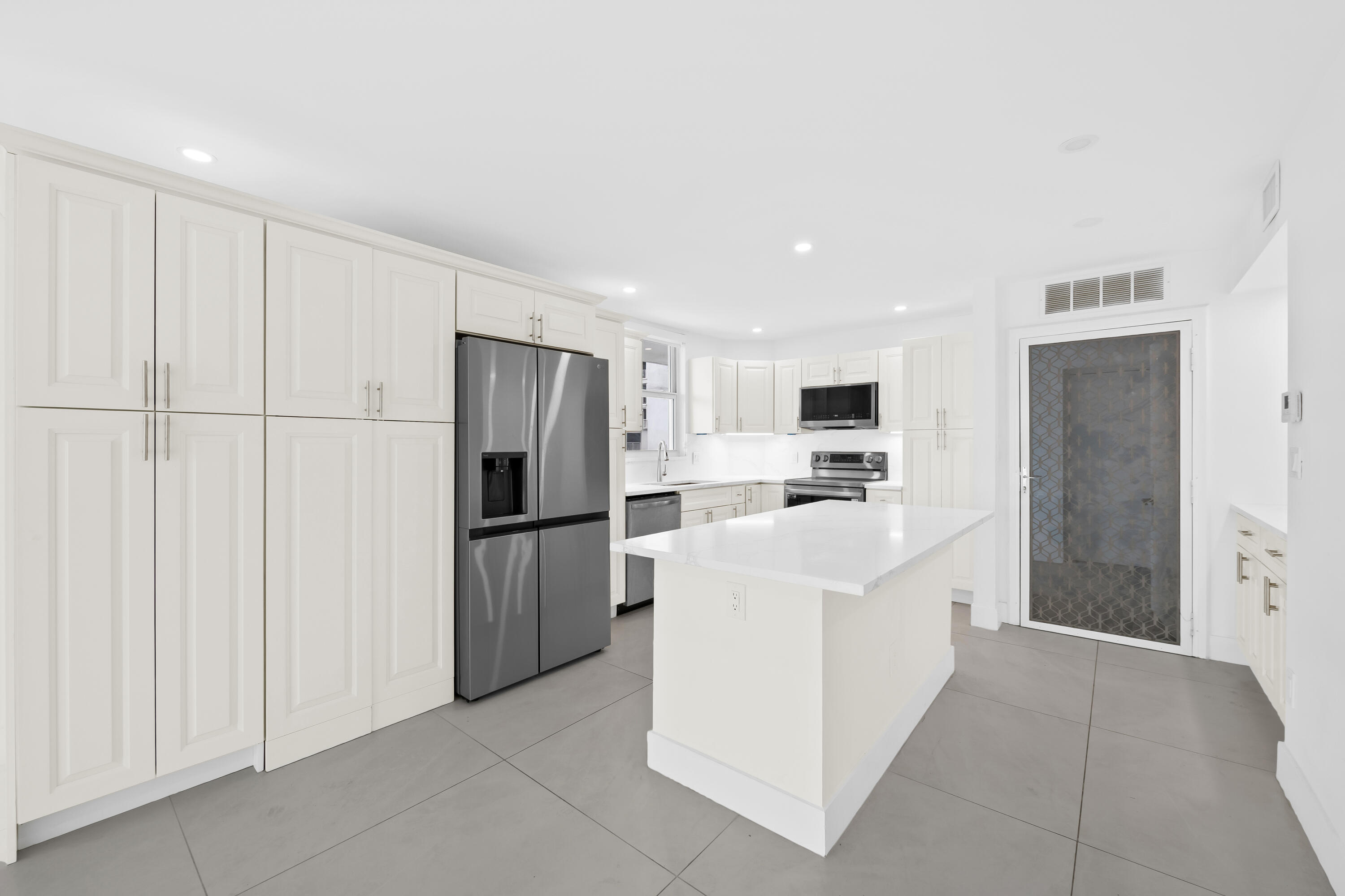 The Royal Mariner Condo - Residential Lease