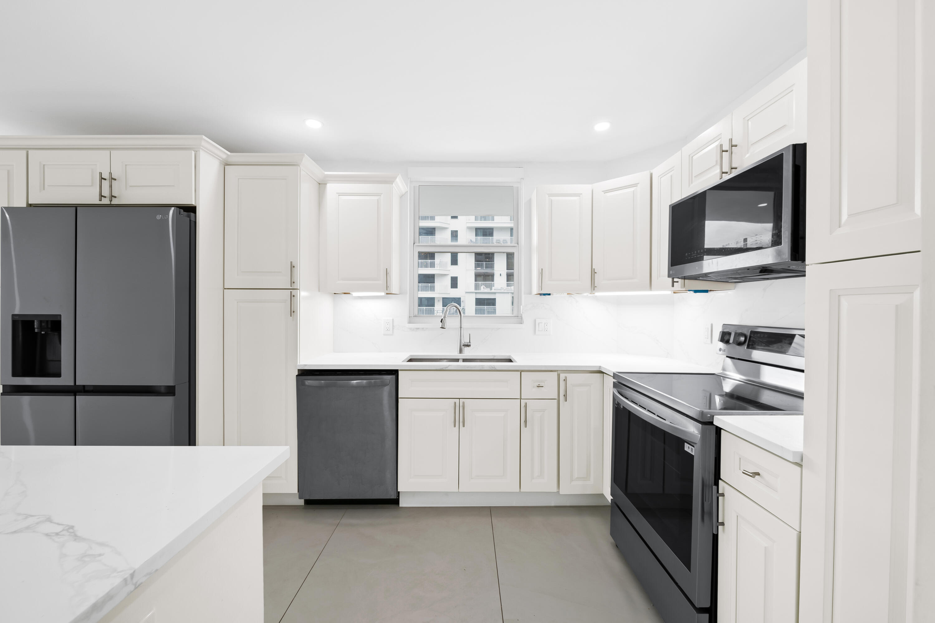 The Royal Mariner Condo - Residential Lease